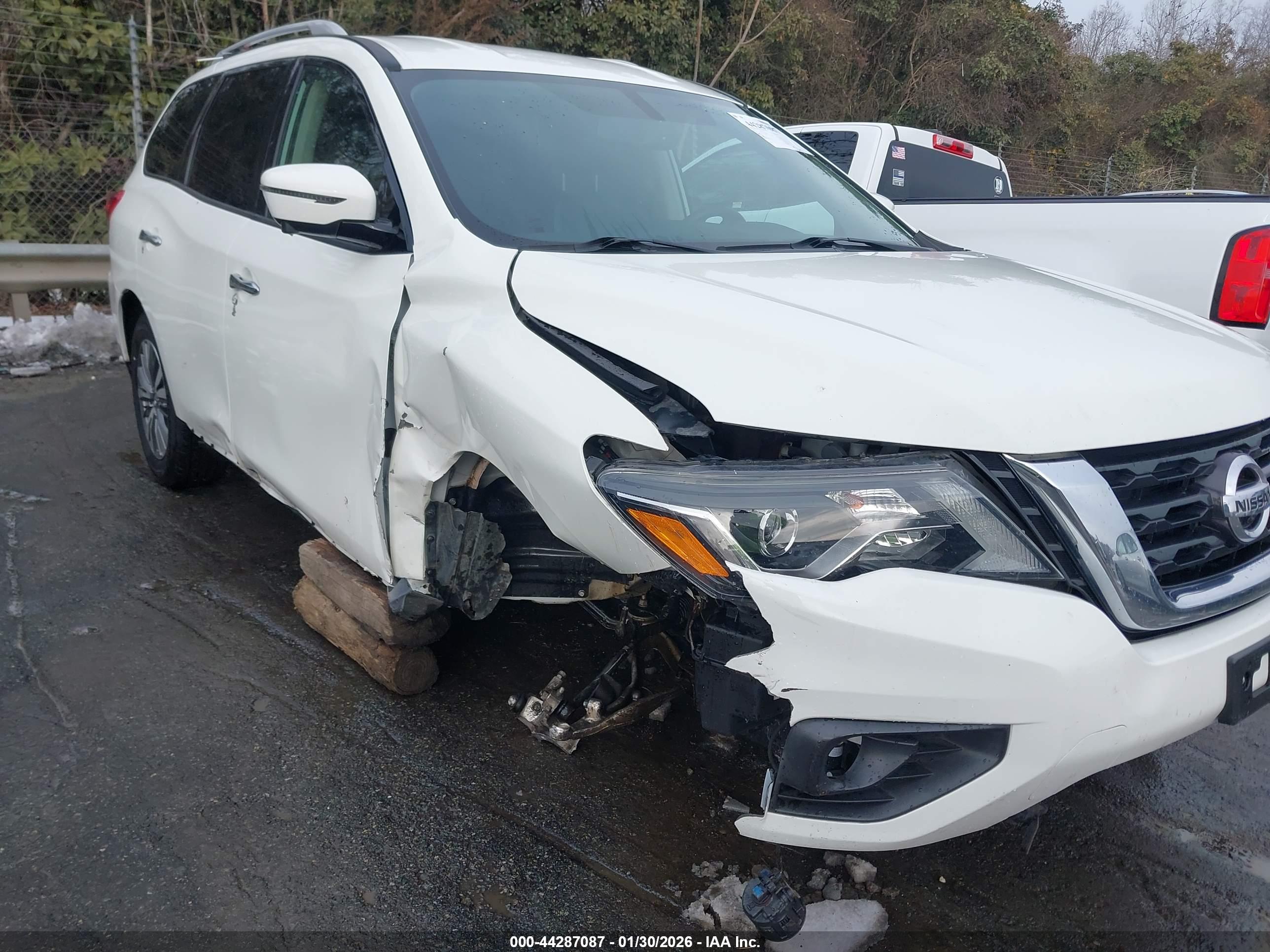 NISSAN PATHFINDER image 6