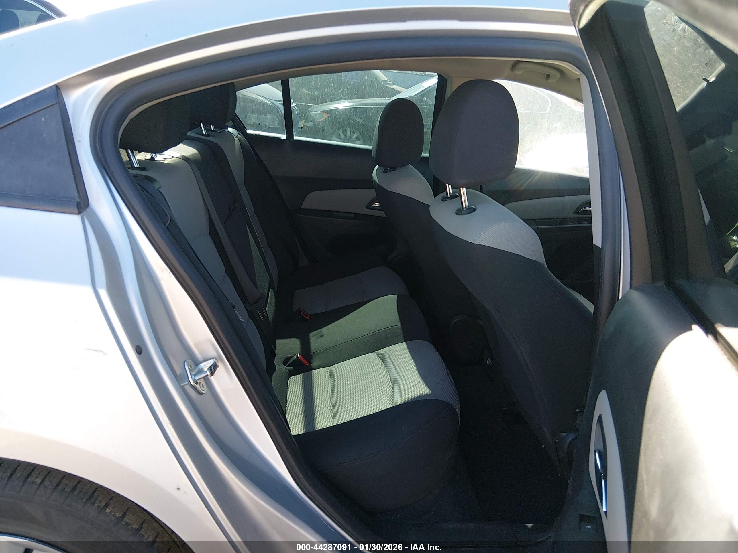 CHEVROLET CRUZE image 8