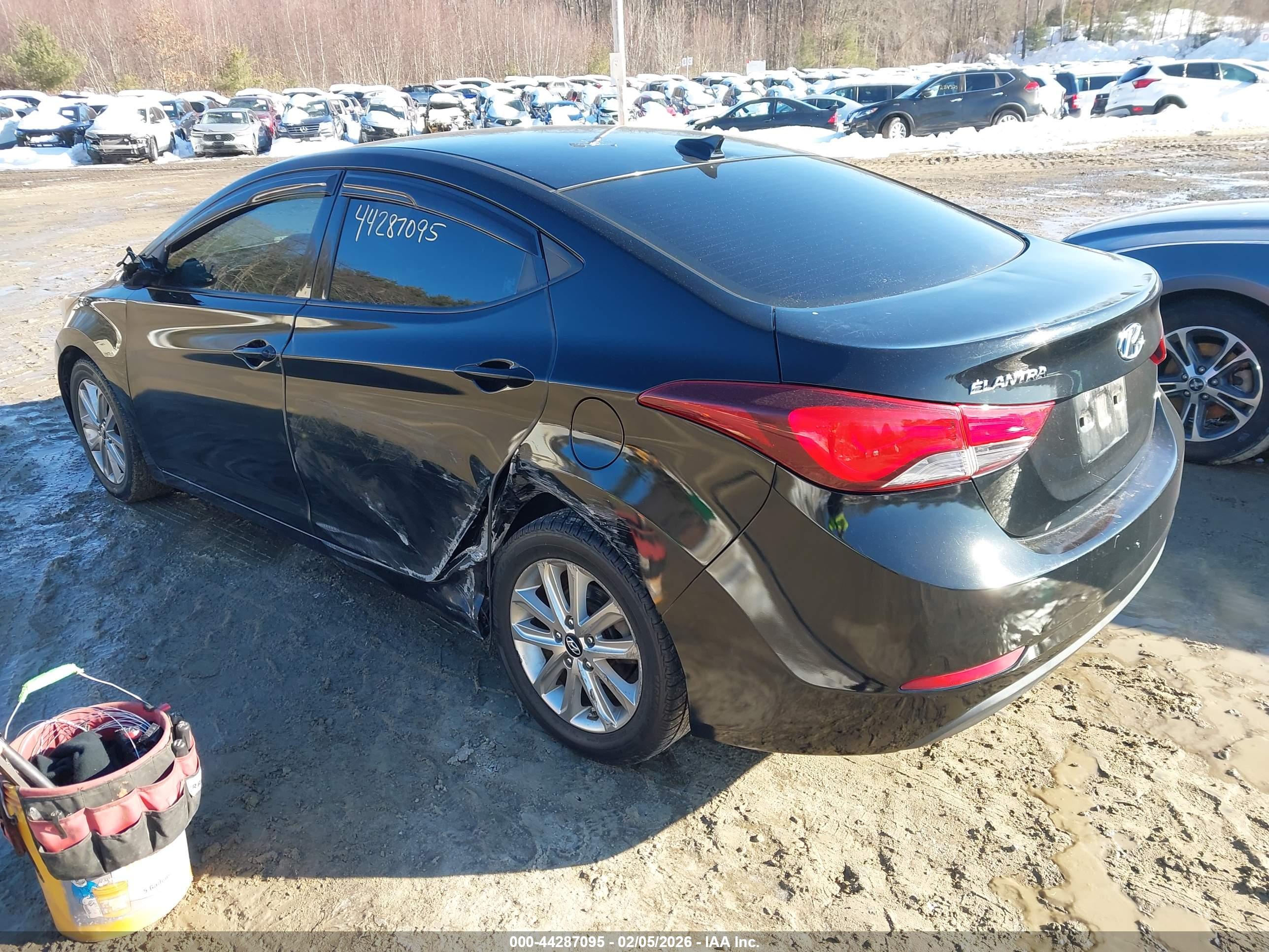 HYUNDAI ELANTRA image 3
