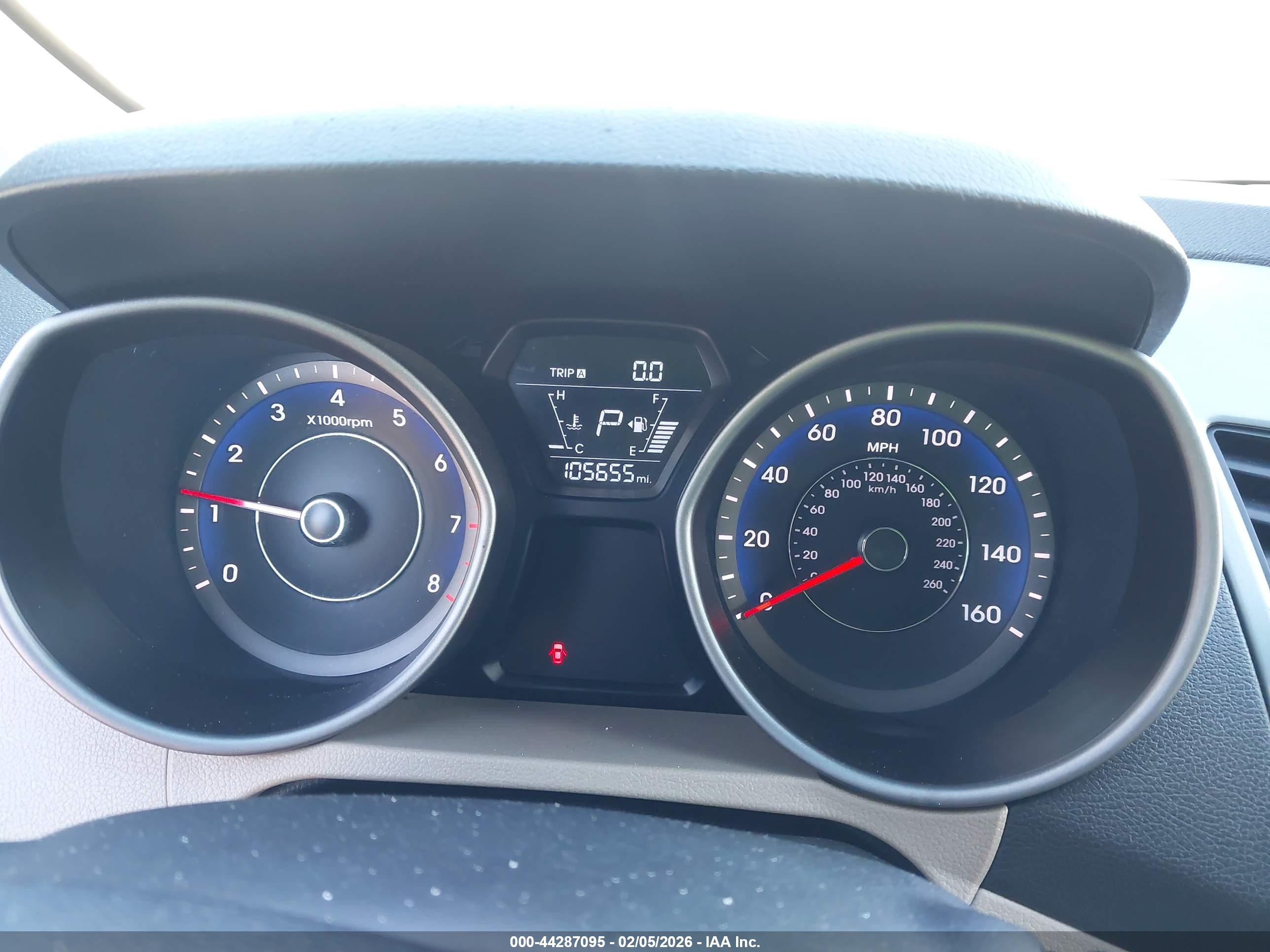 HYUNDAI ELANTRA image 7