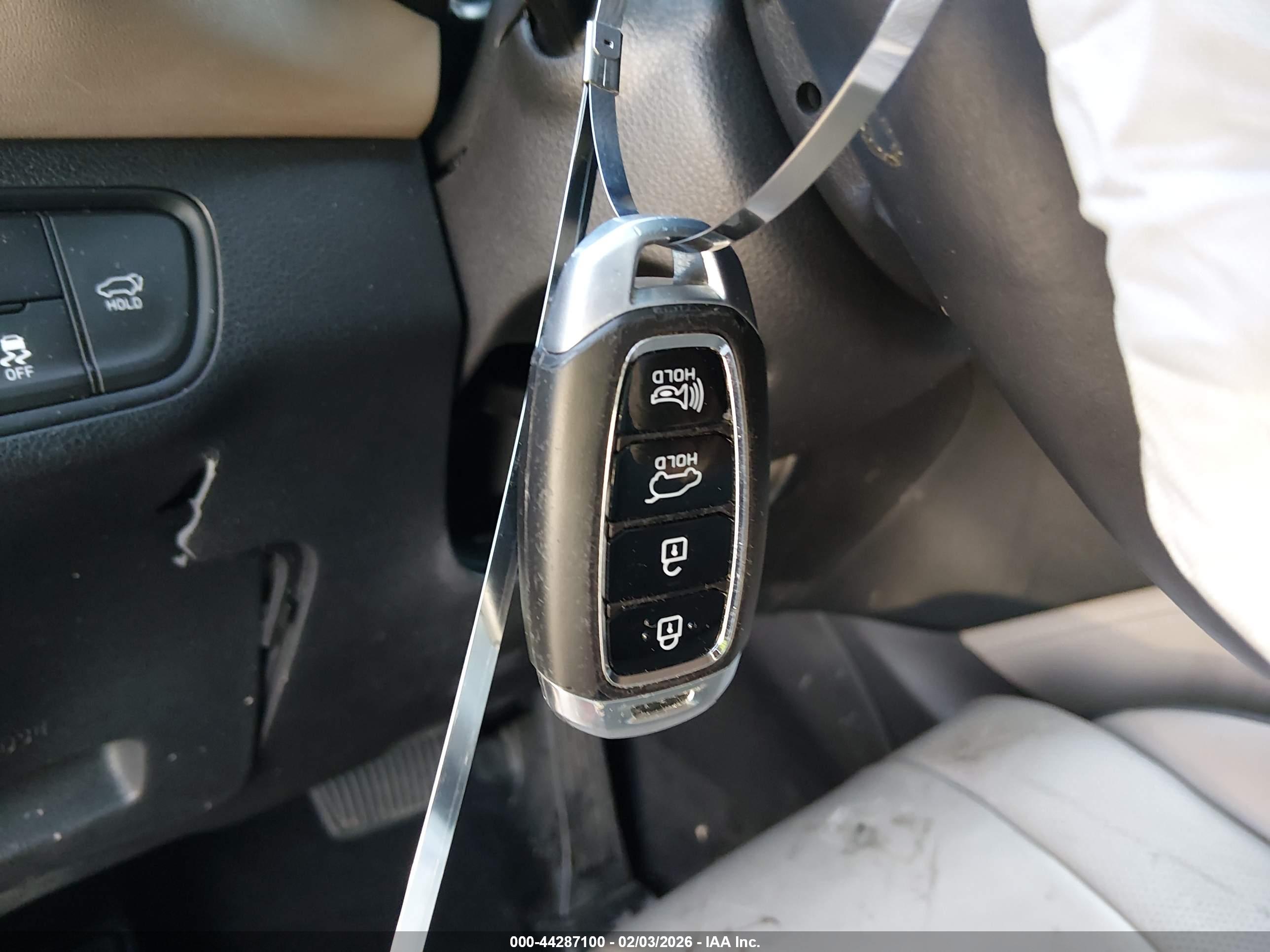 HYUNDAI SANTA image 11
