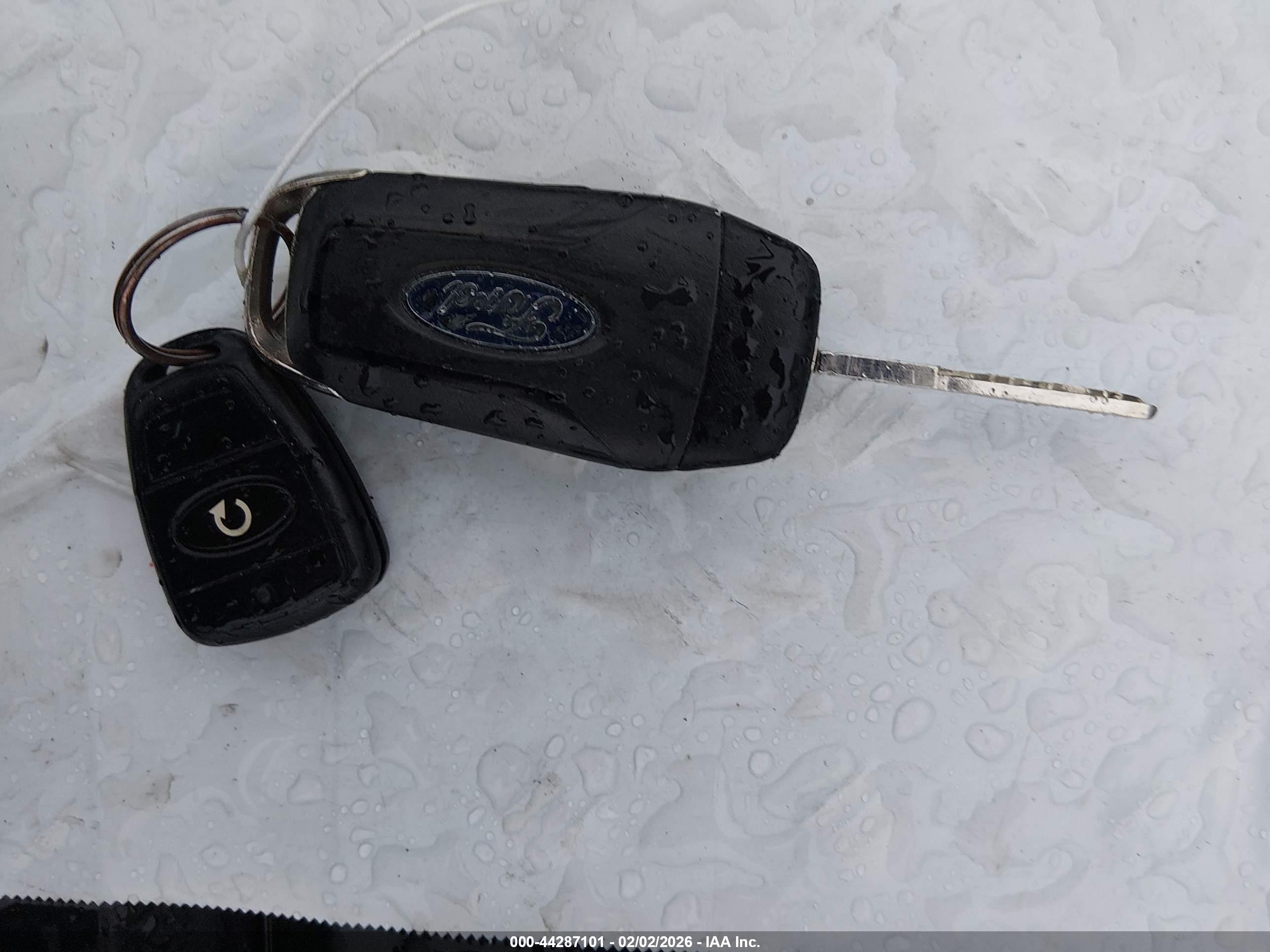 FORD FUSION image 11