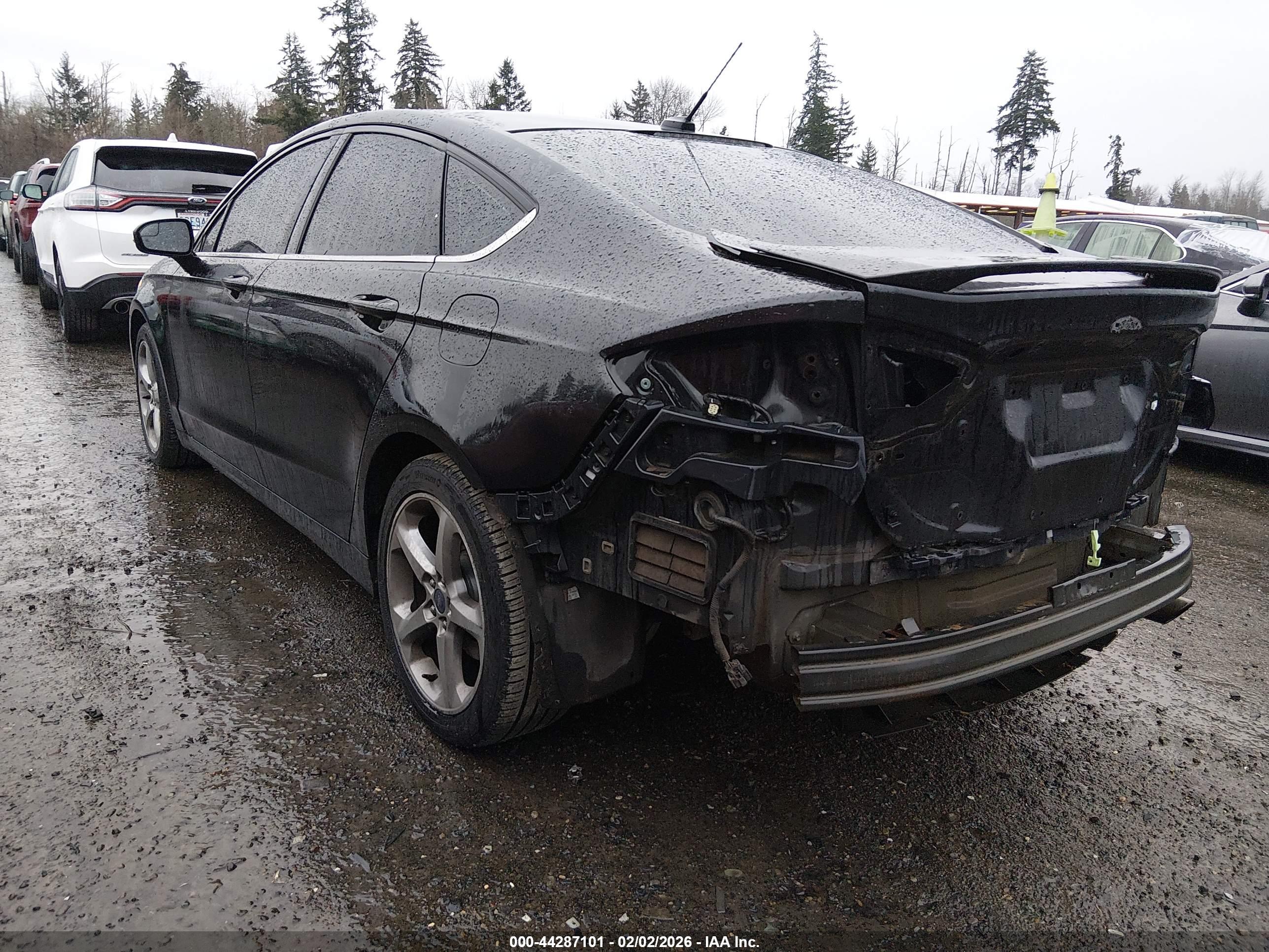 FORD FUSION image 3