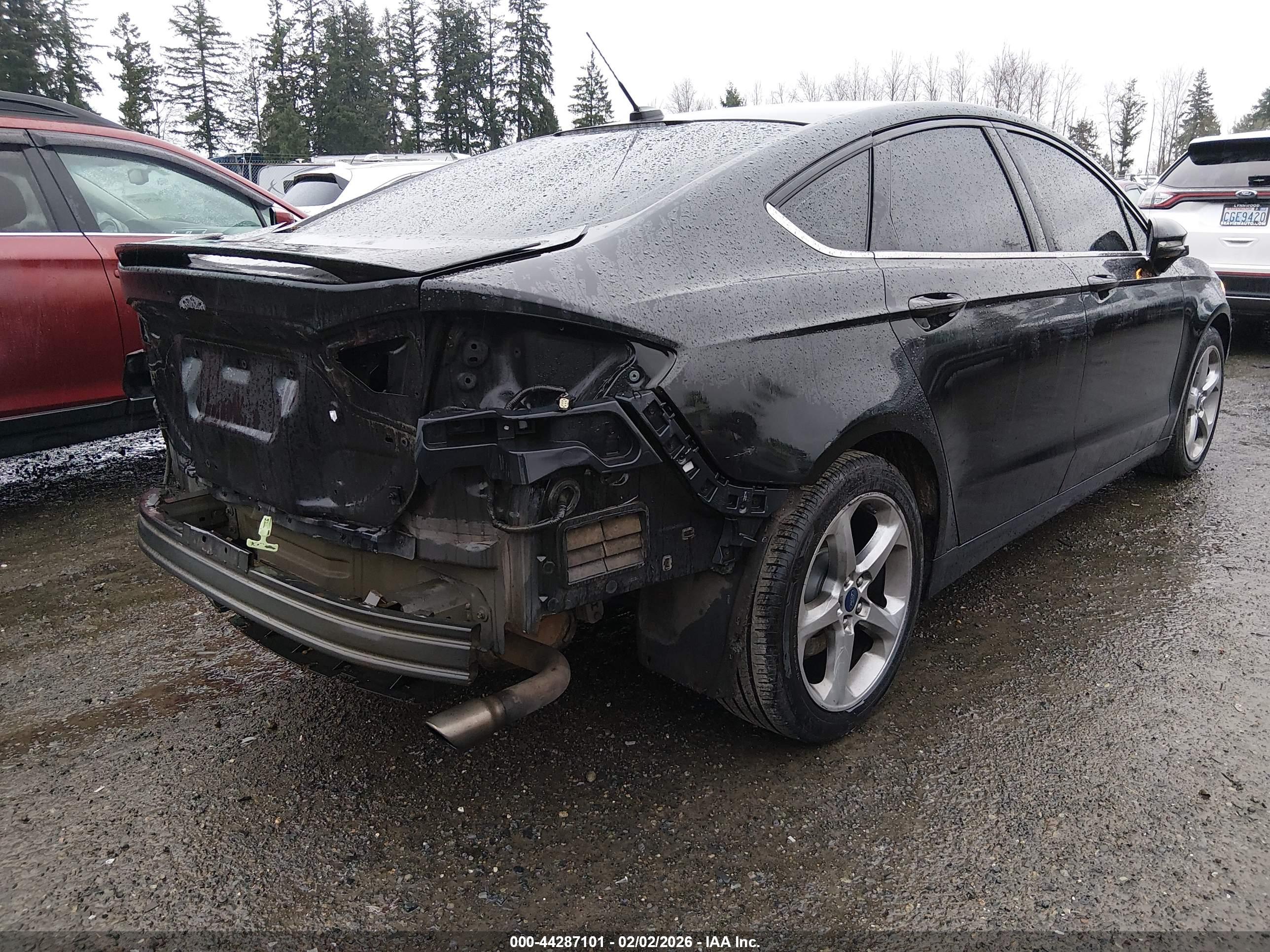 FORD FUSION image 4