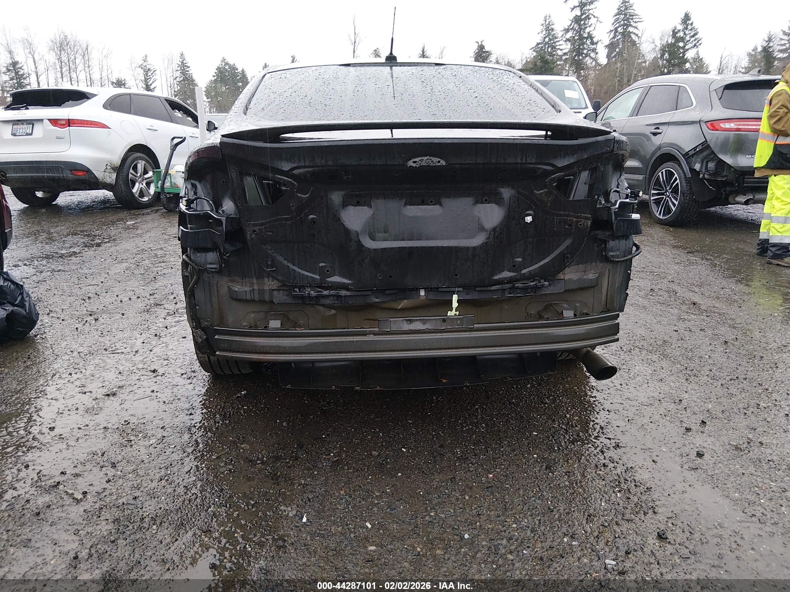 FORD FUSION image 6