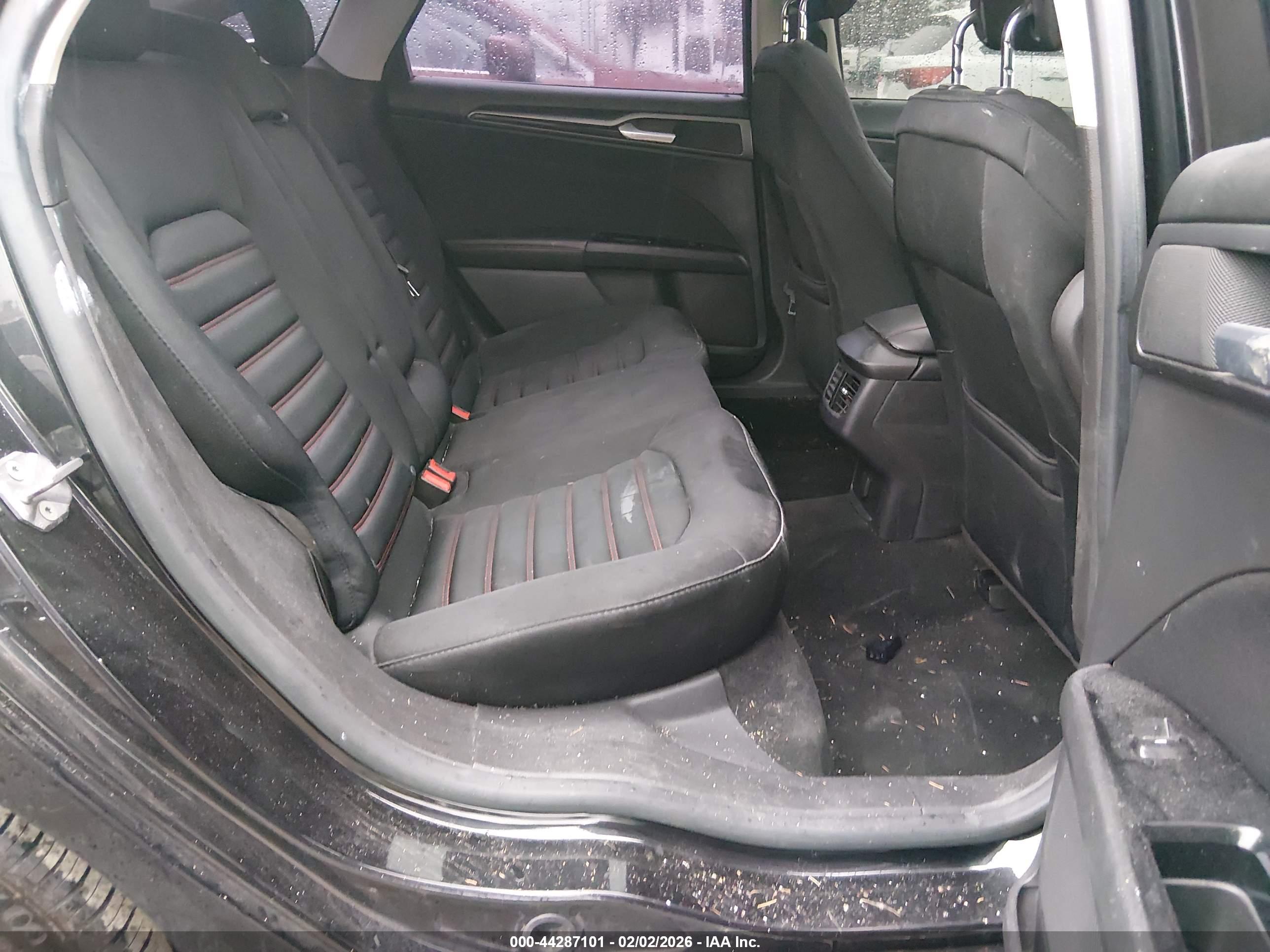 FORD FUSION image 8