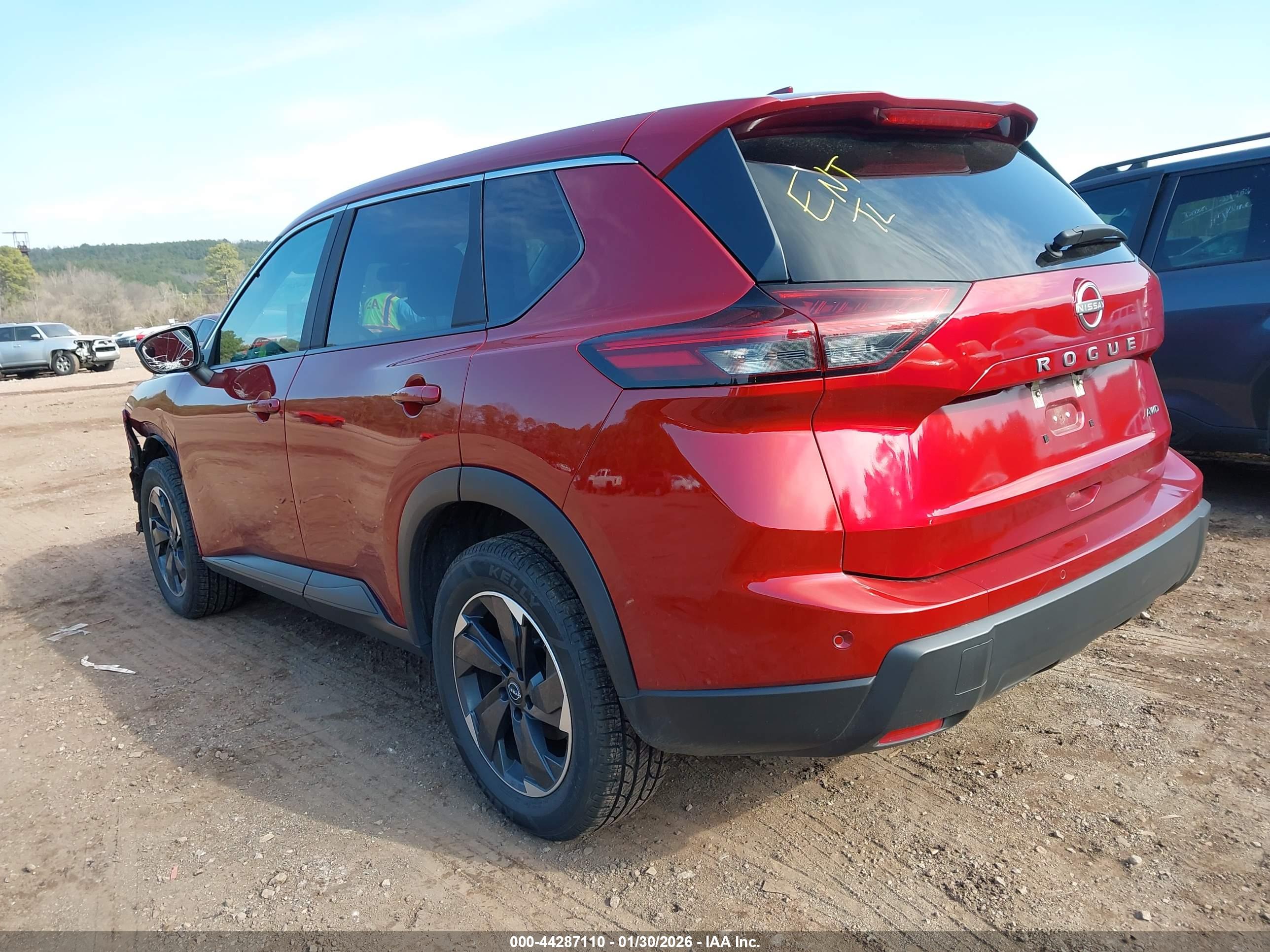 NISSAN ROGUE image 3
