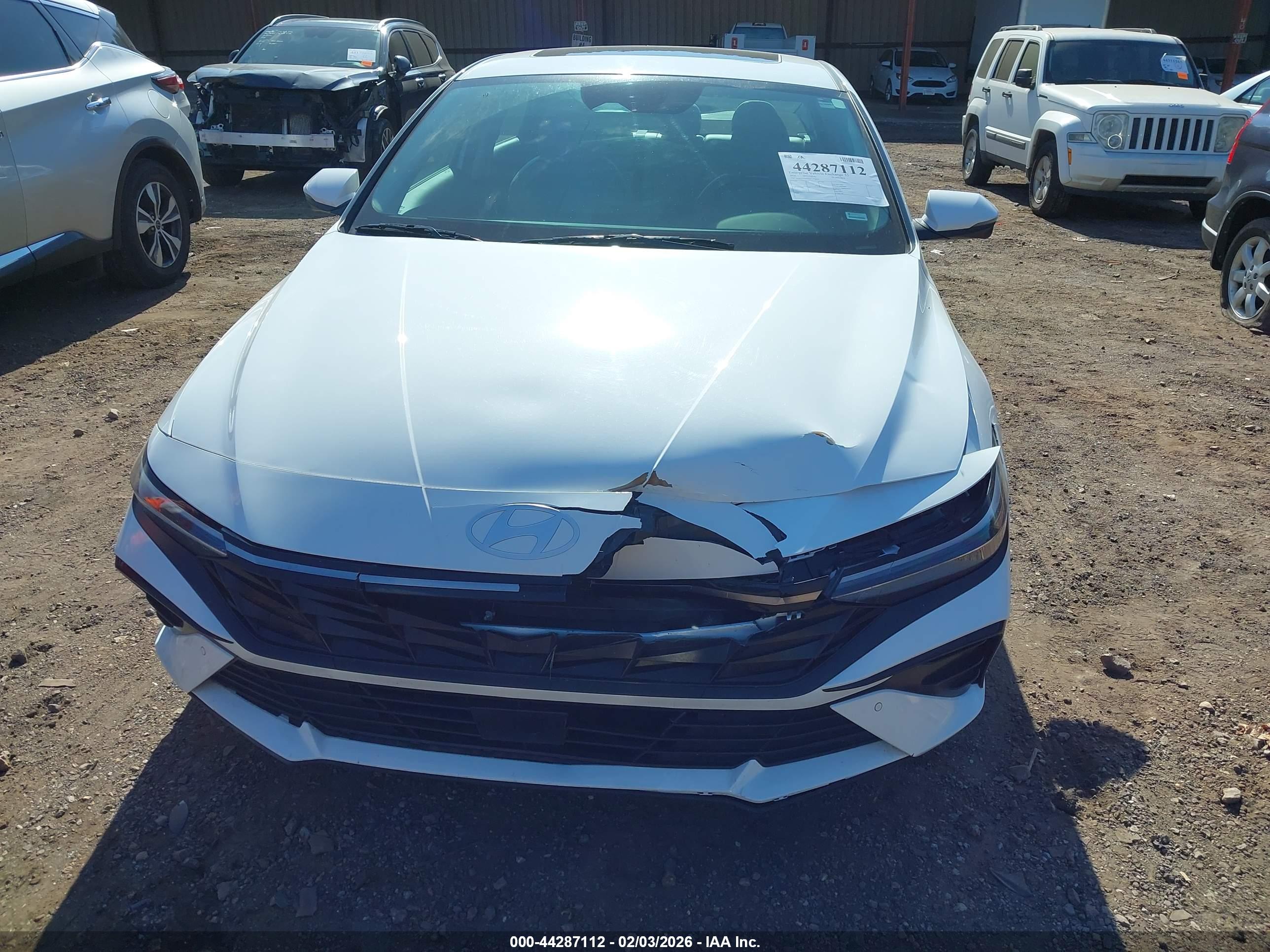 HYUNDAI ELANTRA image 6
