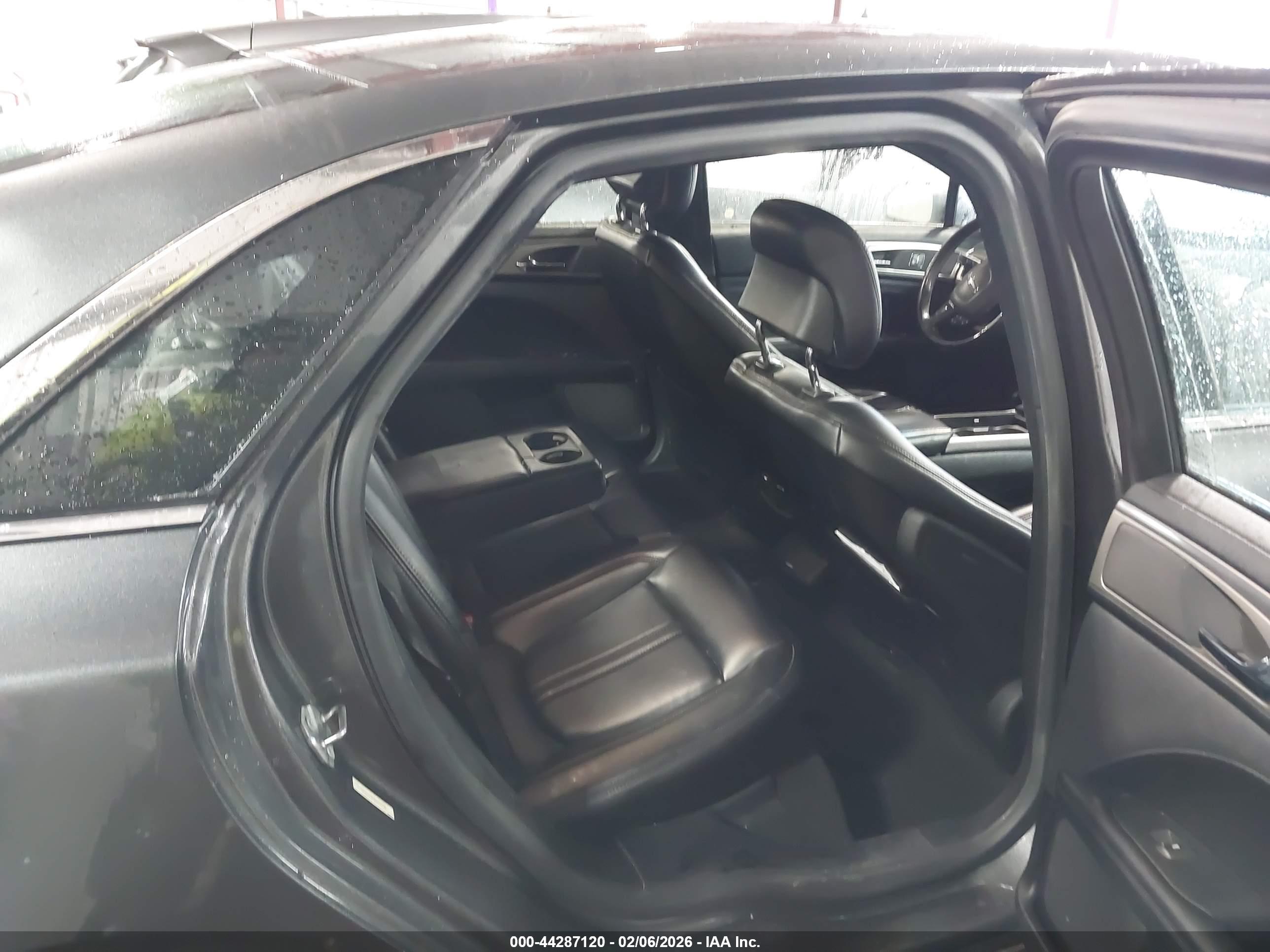 LINCOLN MKZ image 8
