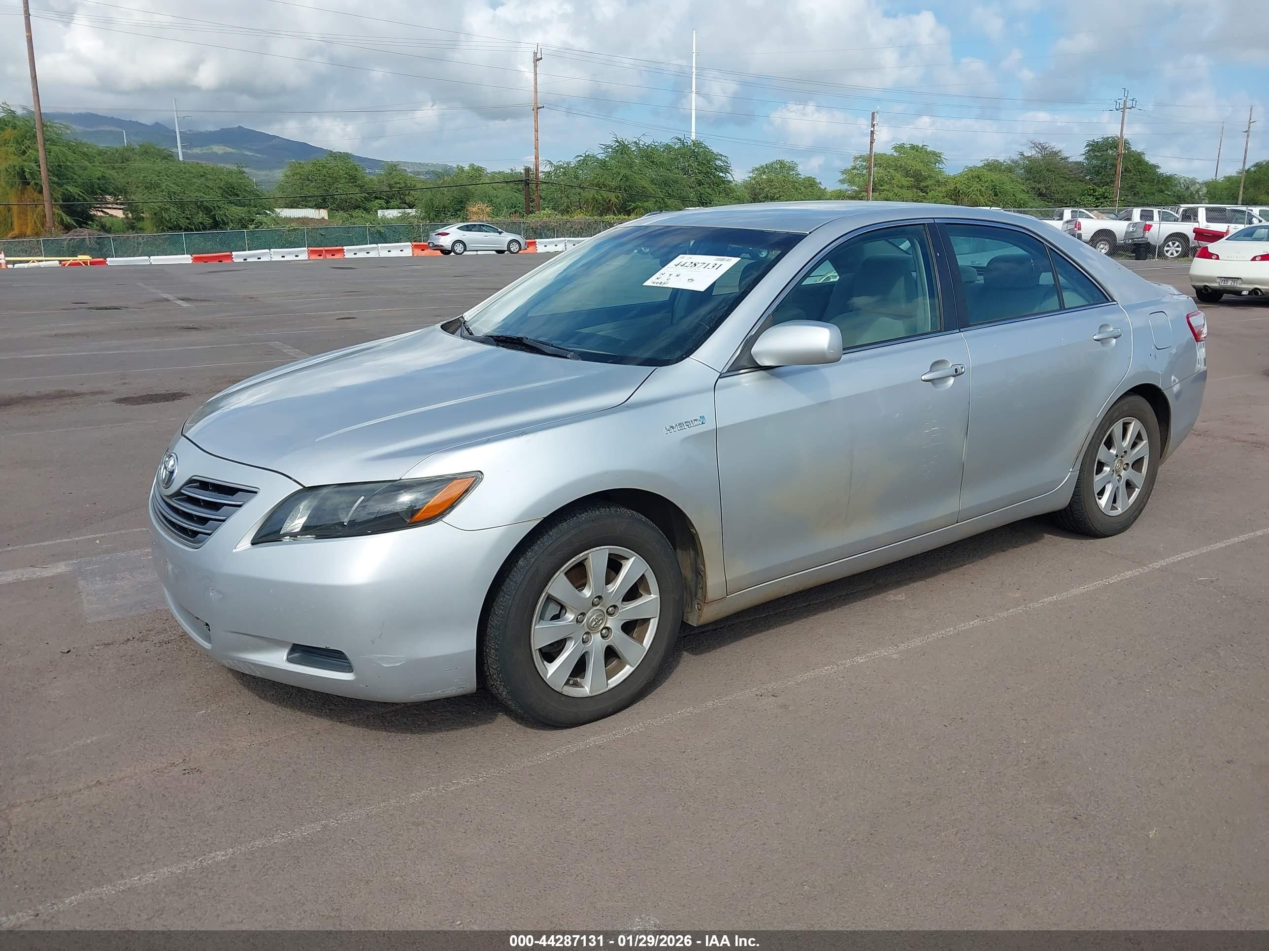 TOYOTA CAMRY image 2