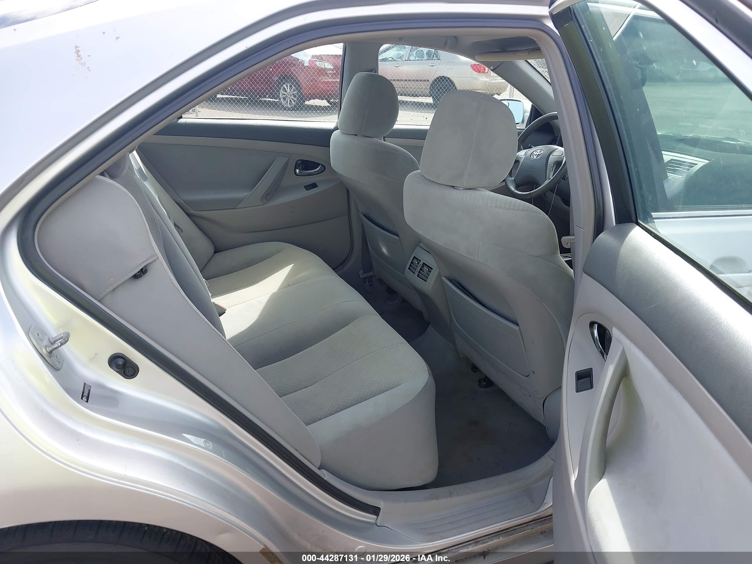 TOYOTA CAMRY image 8