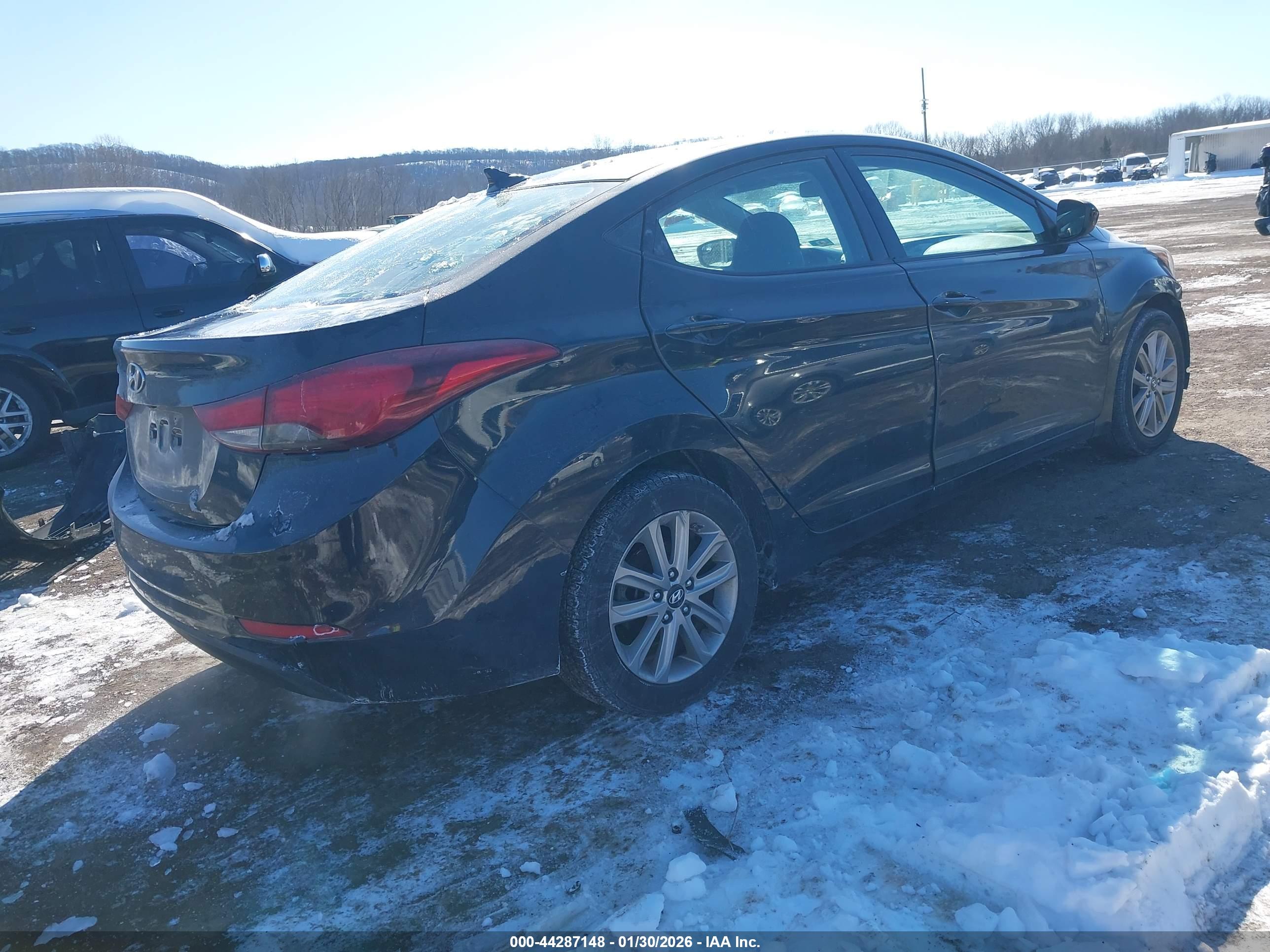 HYUNDAI ELANTRA image 4