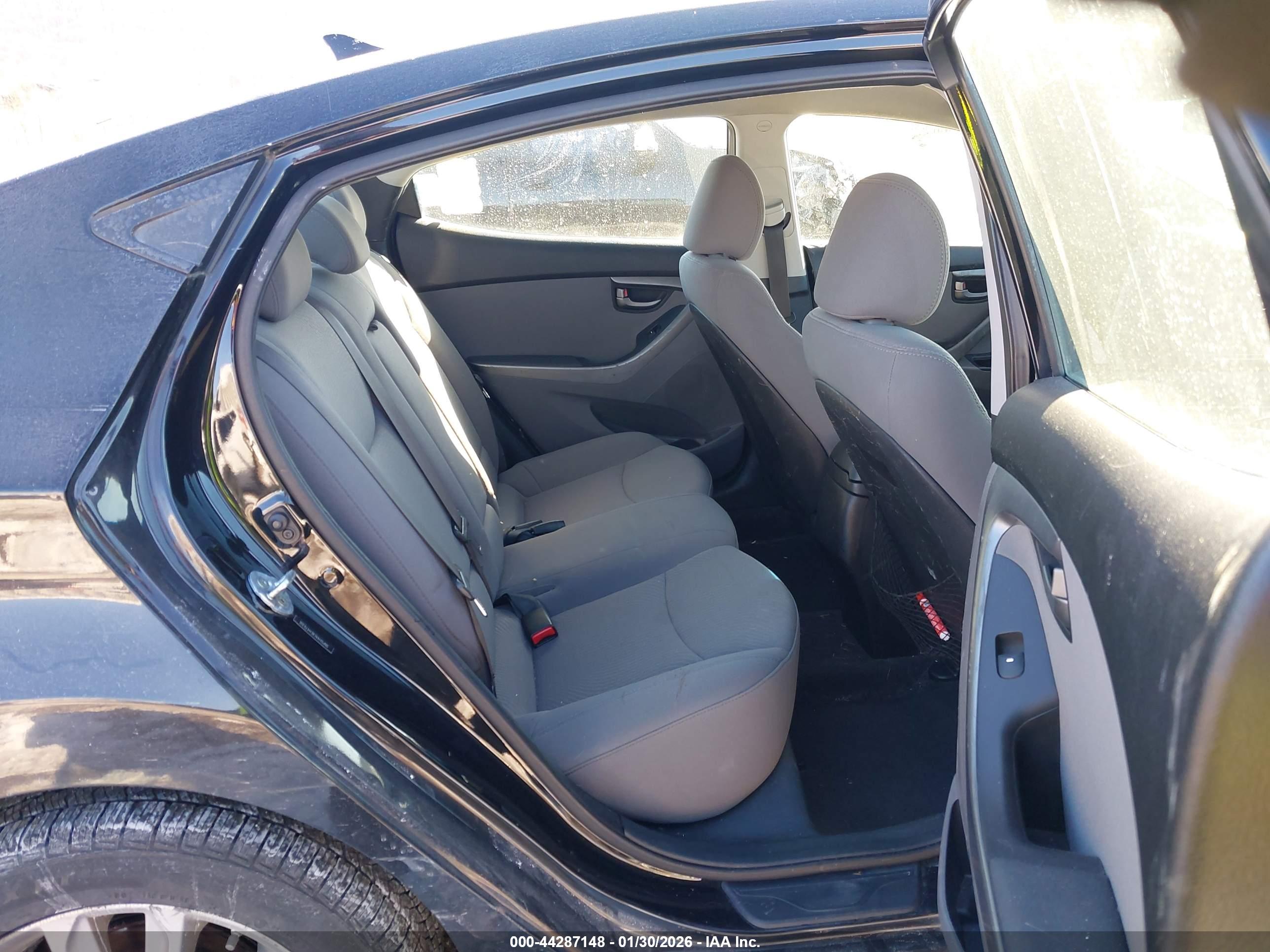HYUNDAI ELANTRA image 8