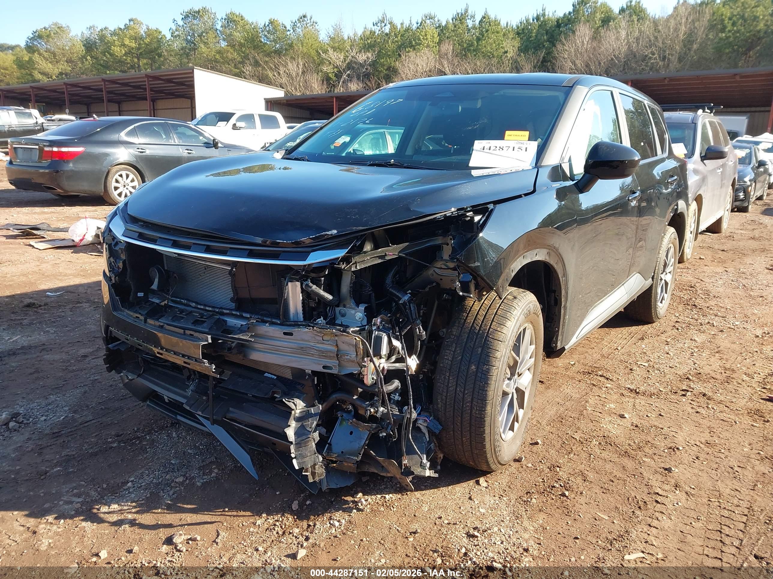 NISSAN ROGUE image 2