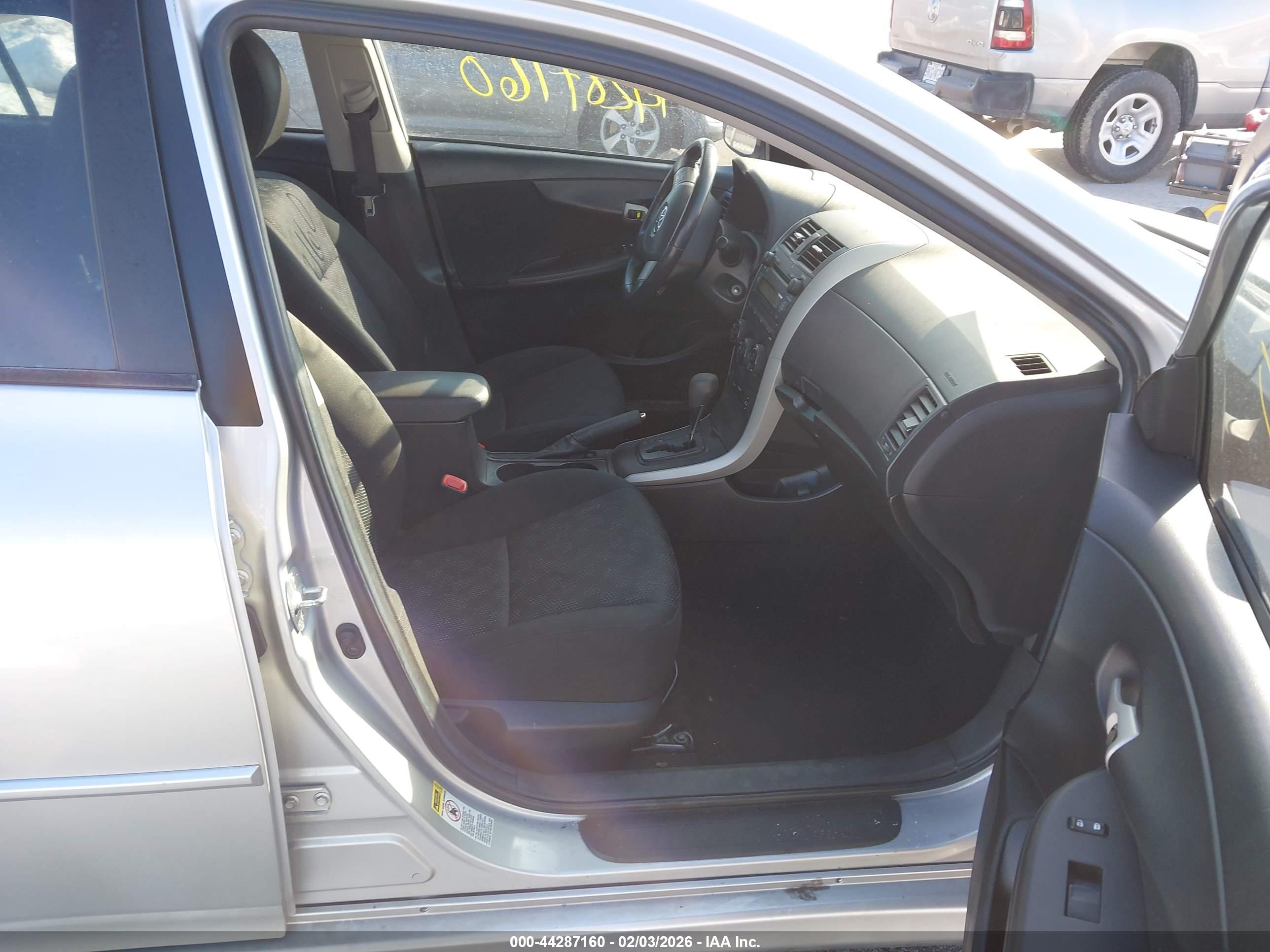 TOYOTA COROLLA image 5