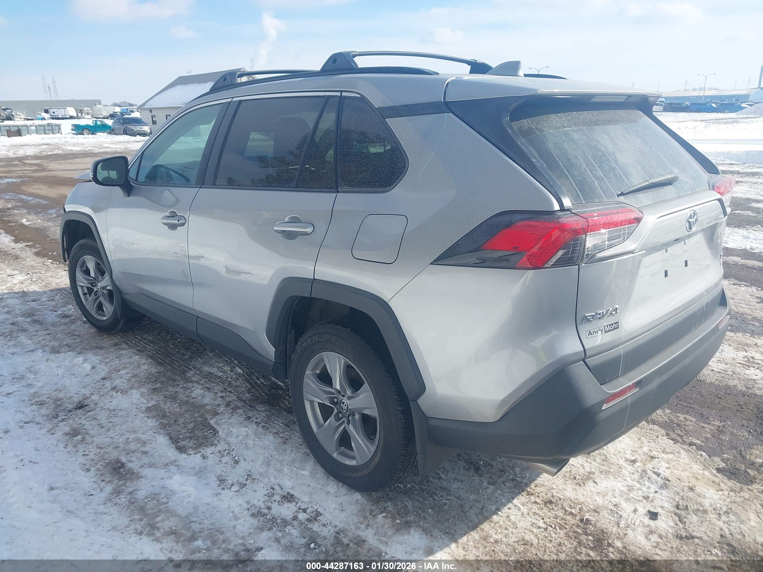 TOYOTA RAV4 image 3