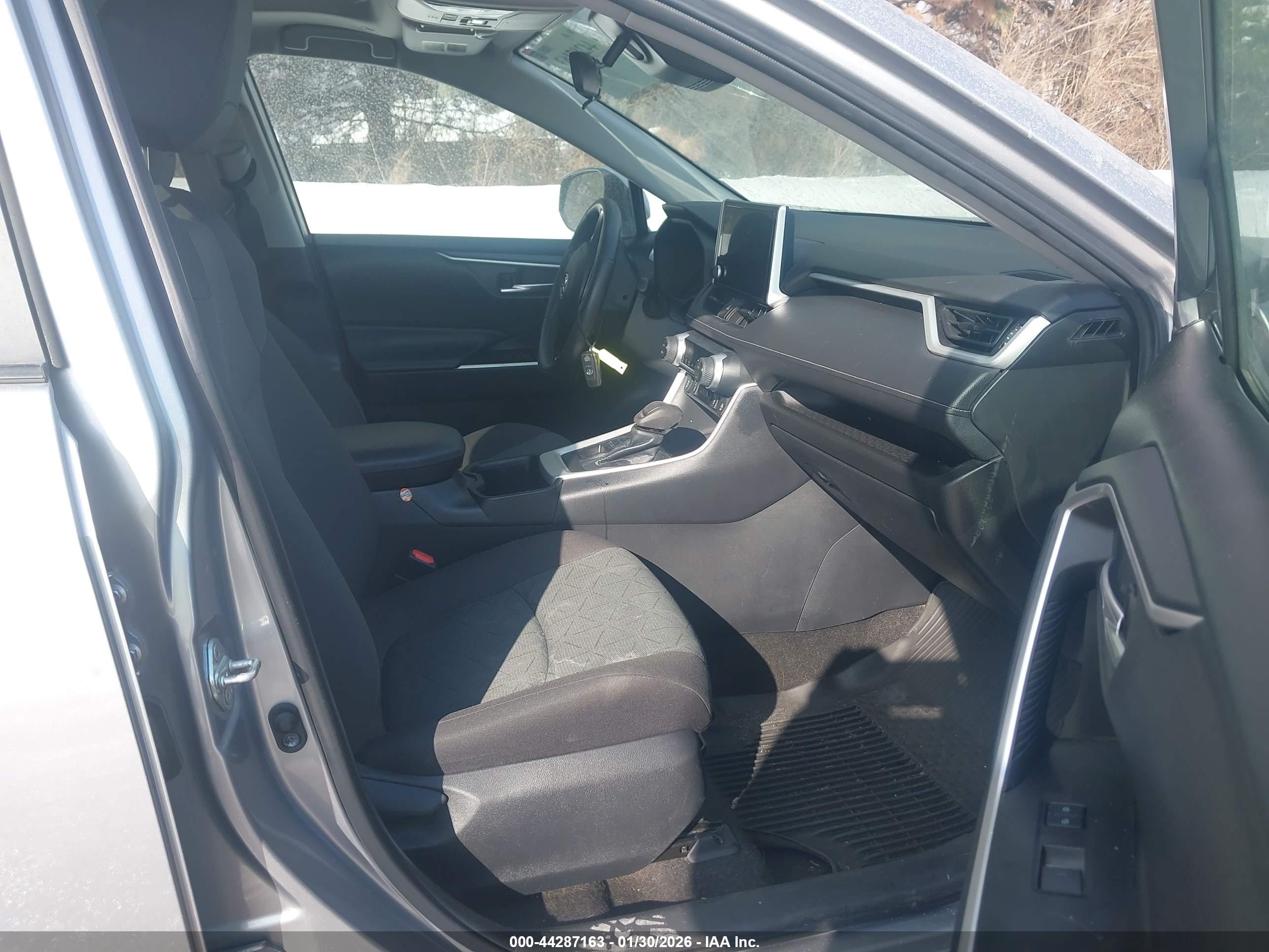TOYOTA RAV4 image 5