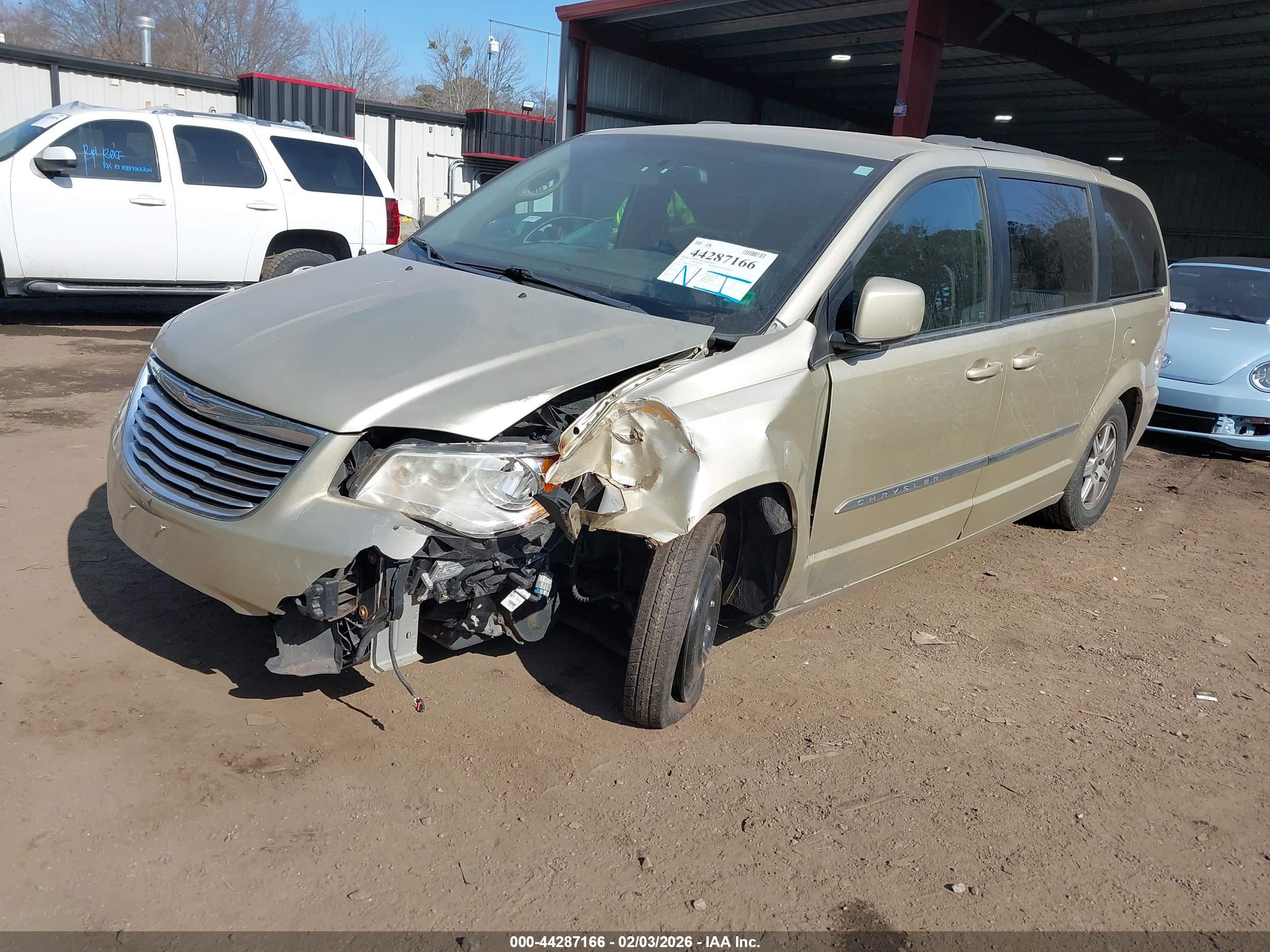CHRYSLER TOWN image 2