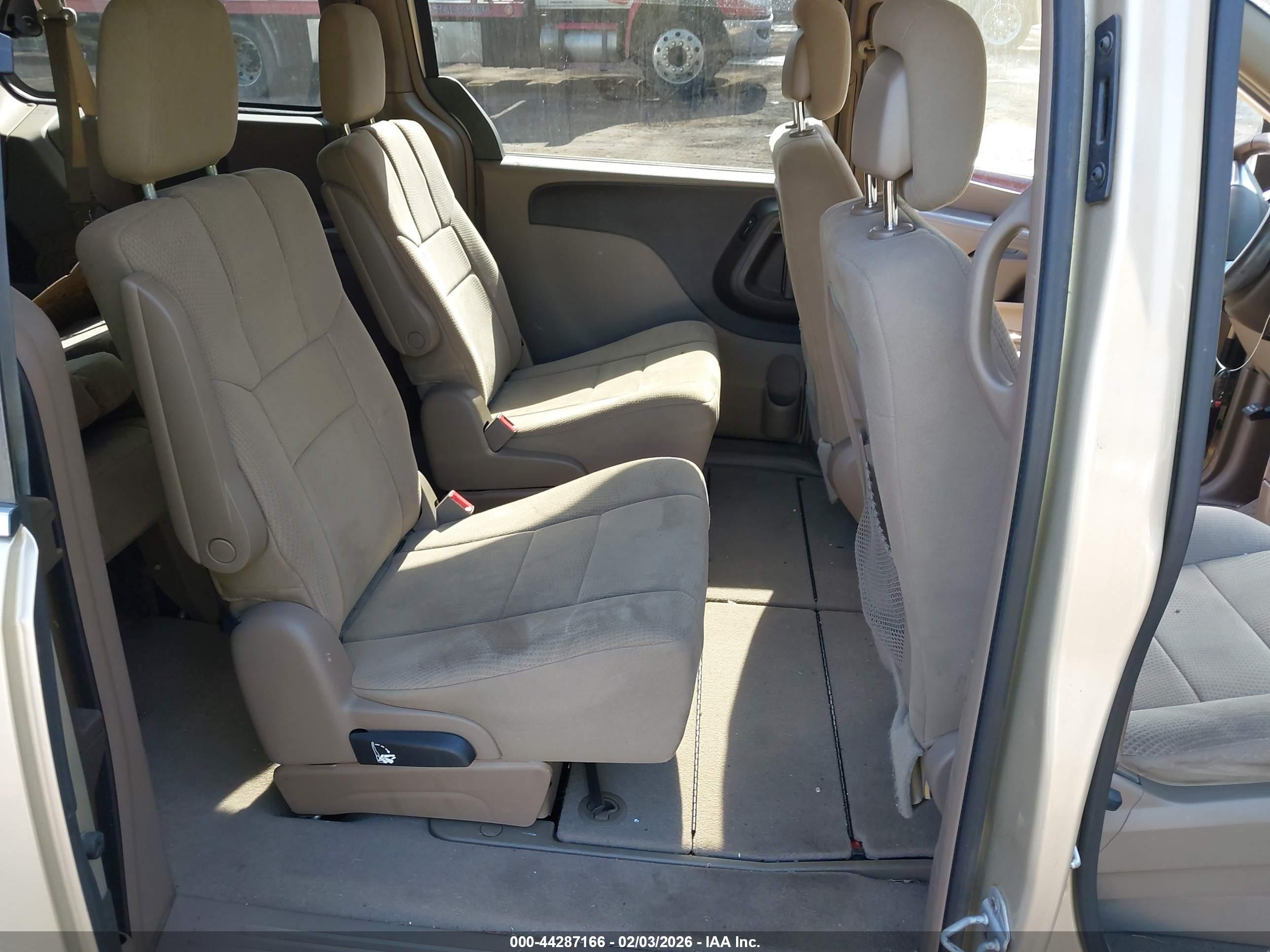 CHRYSLER TOWN image 8