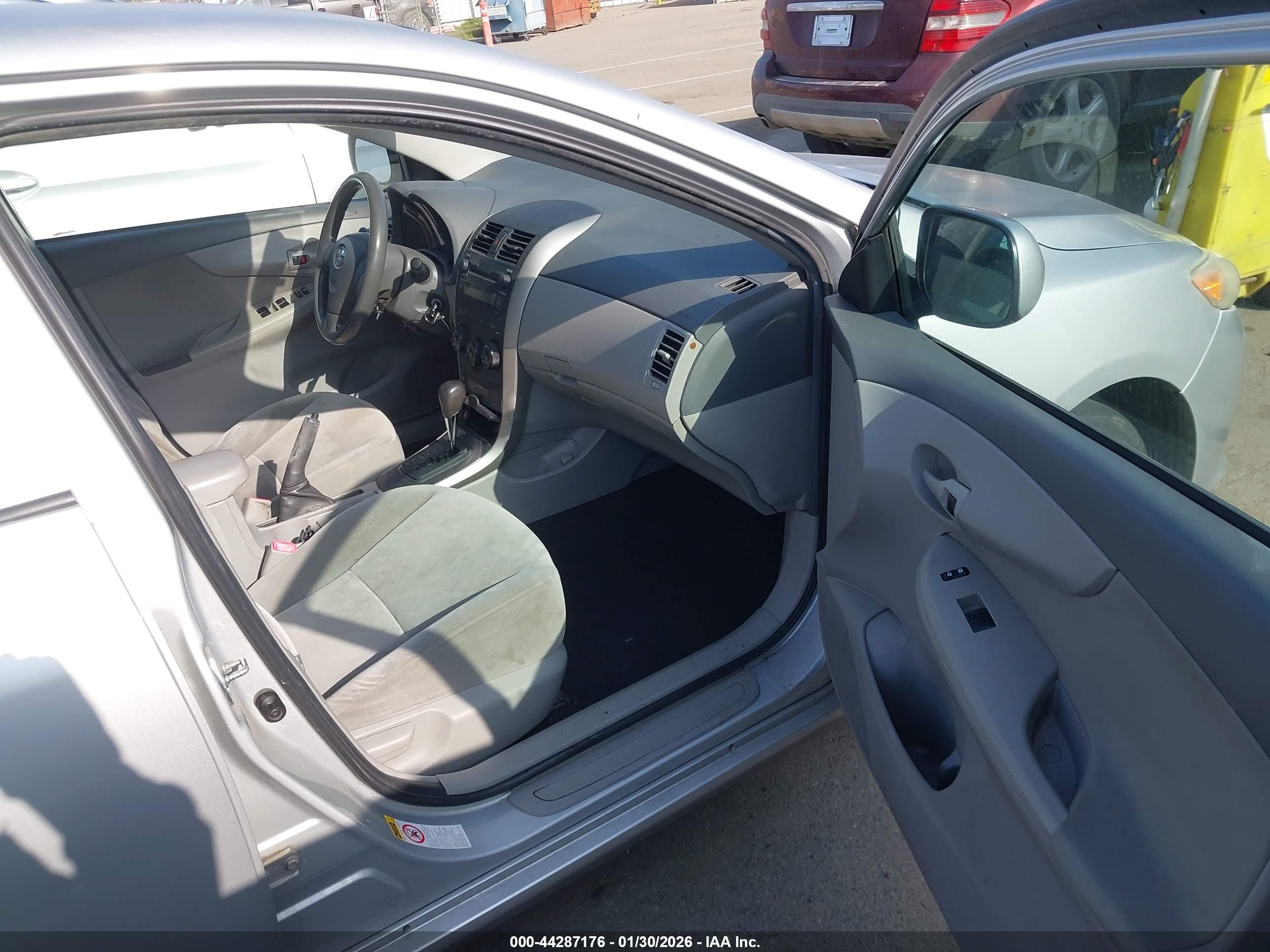 TOYOTA COROLLA image 5