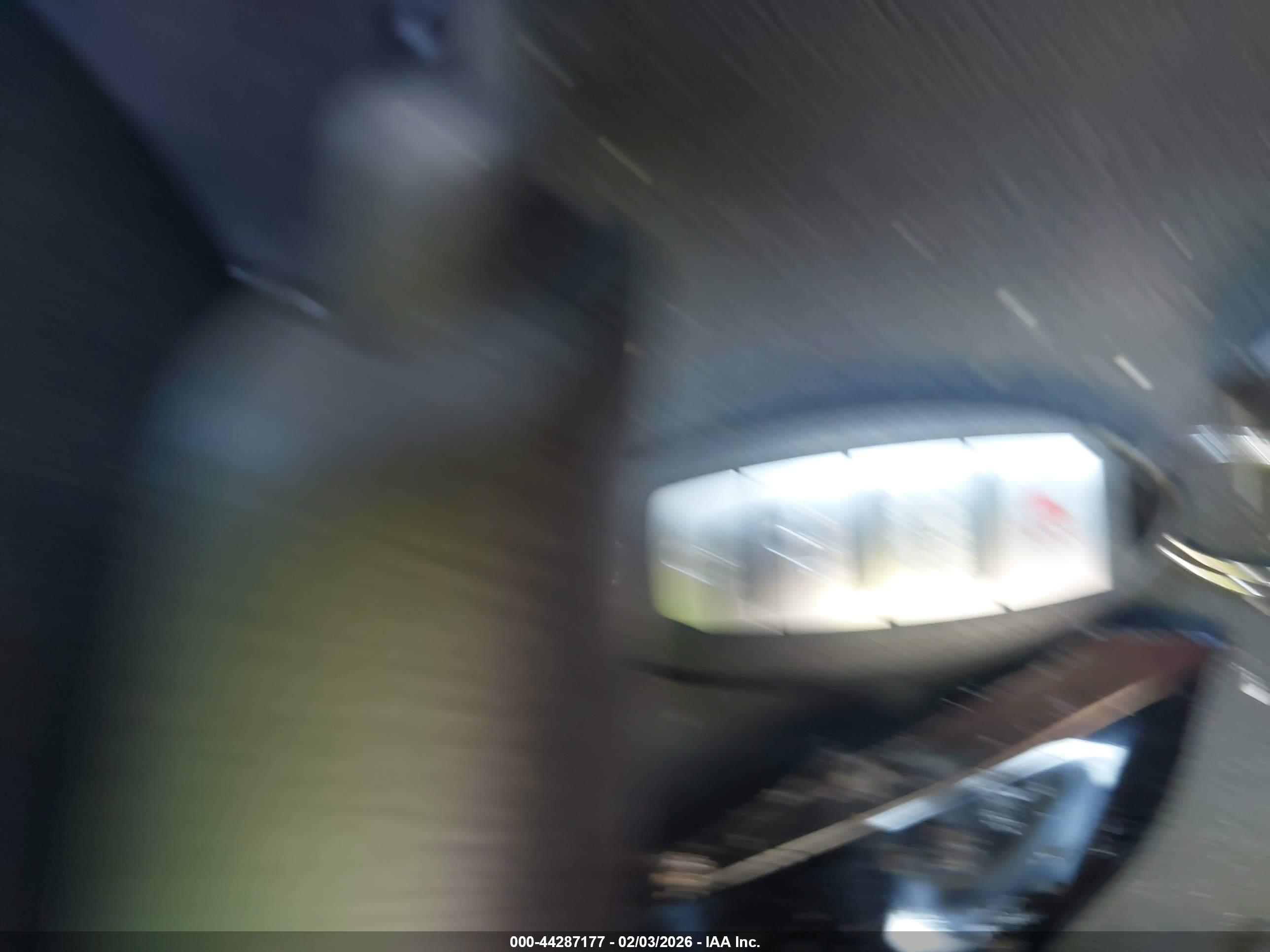 NISSAN VERSA image 11
