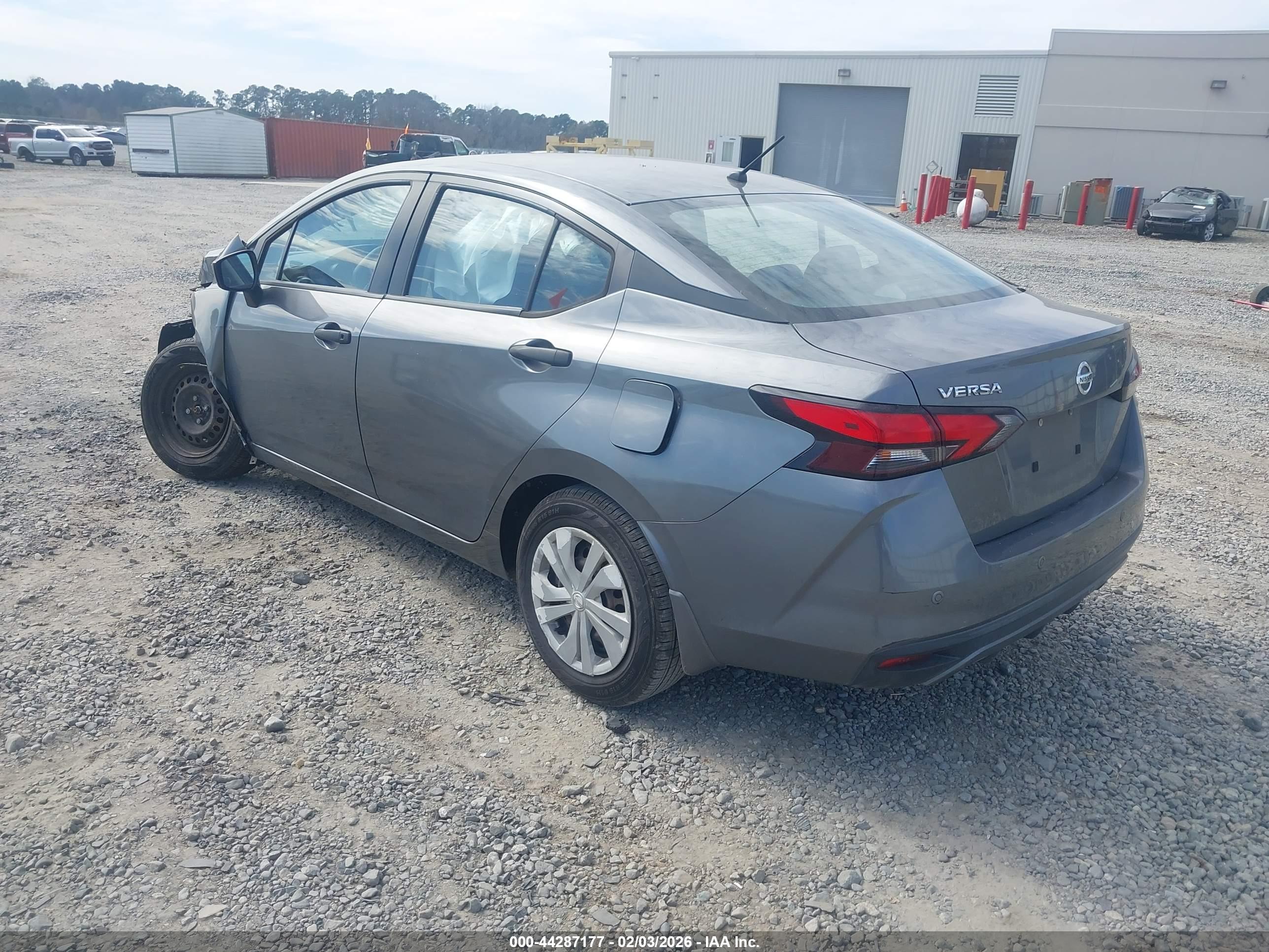 NISSAN VERSA image 3