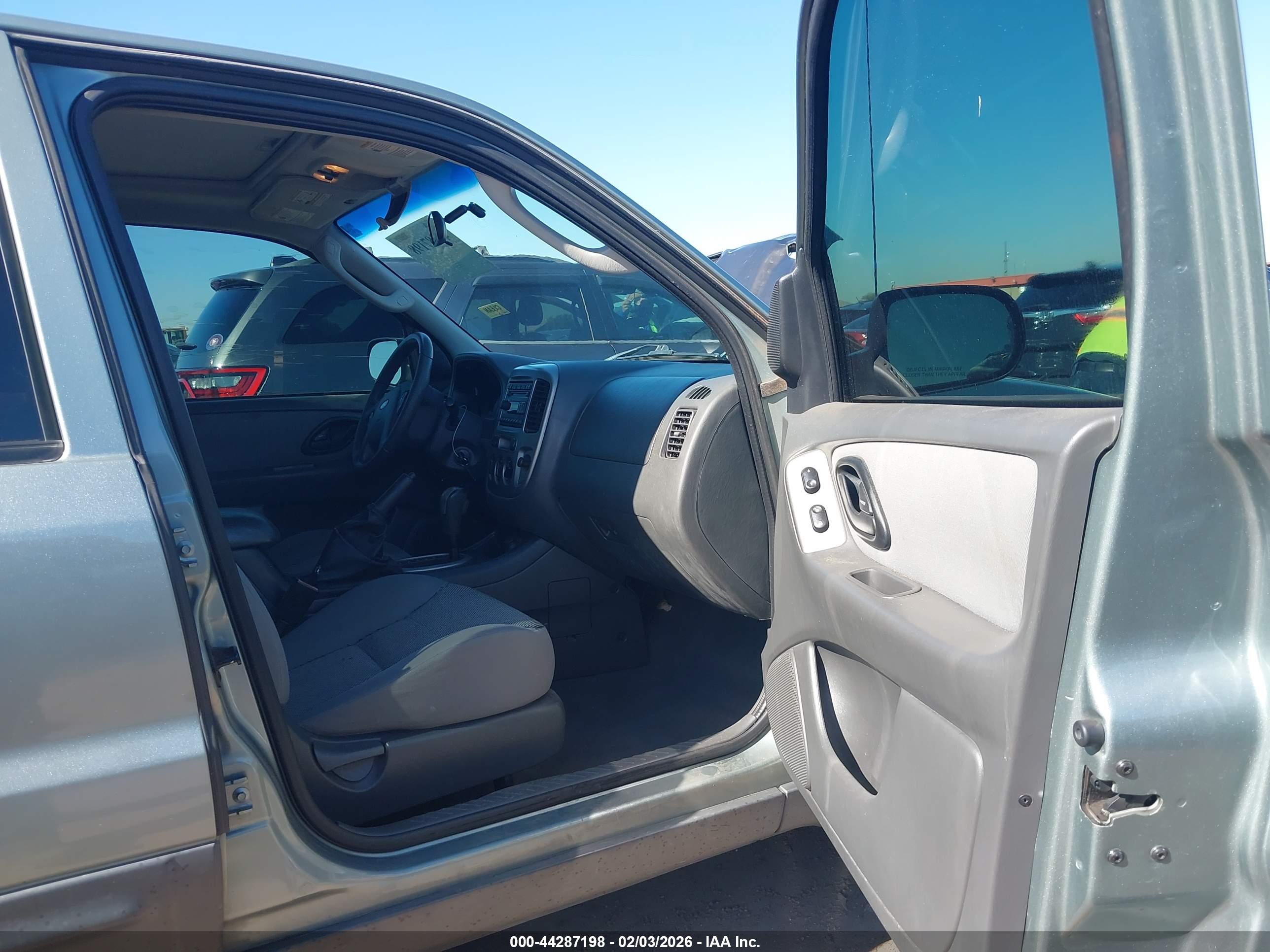 FORD ESCAPE image 5