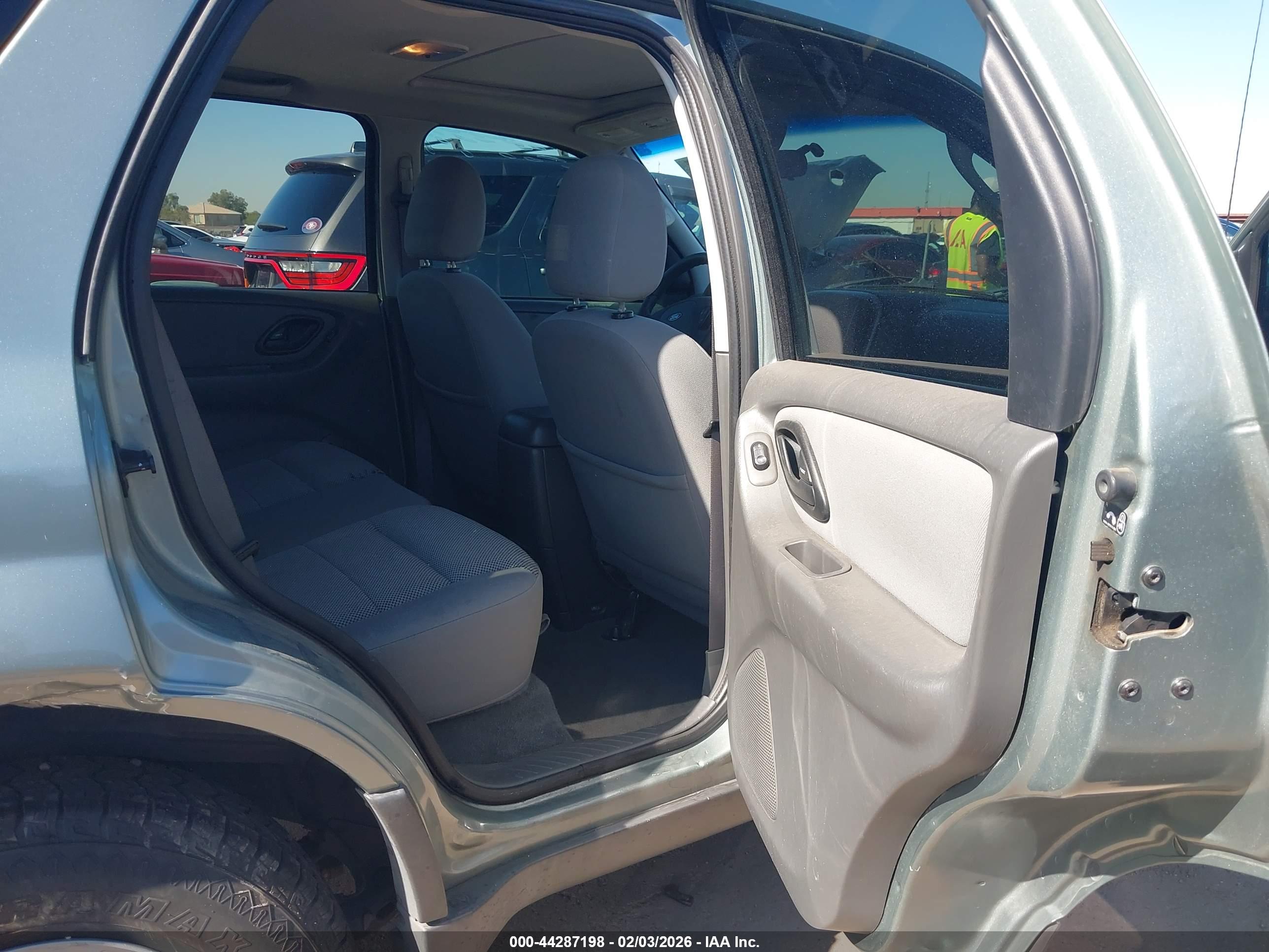 FORD ESCAPE image 8