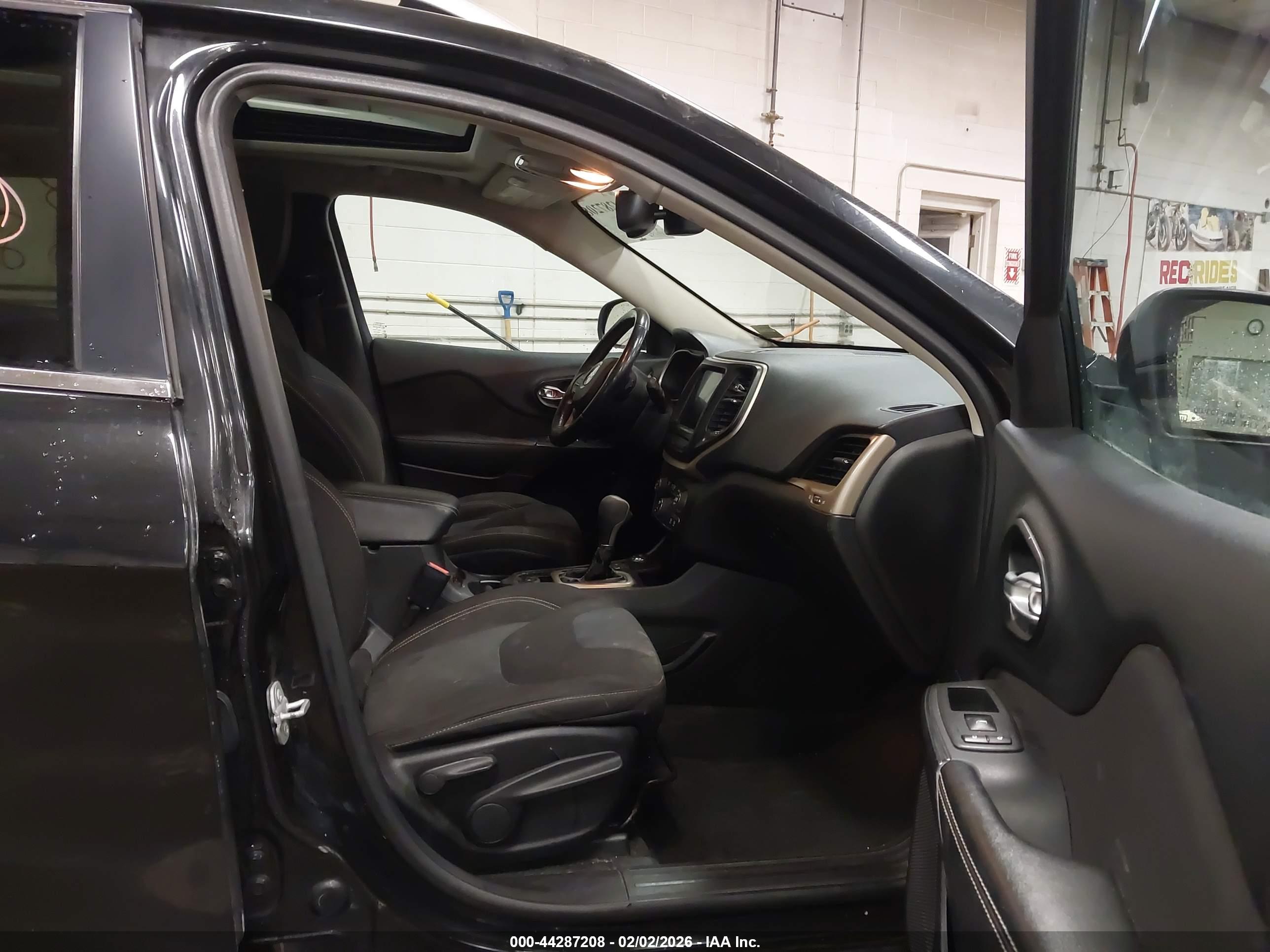 JEEP CHEROKEE image 5
