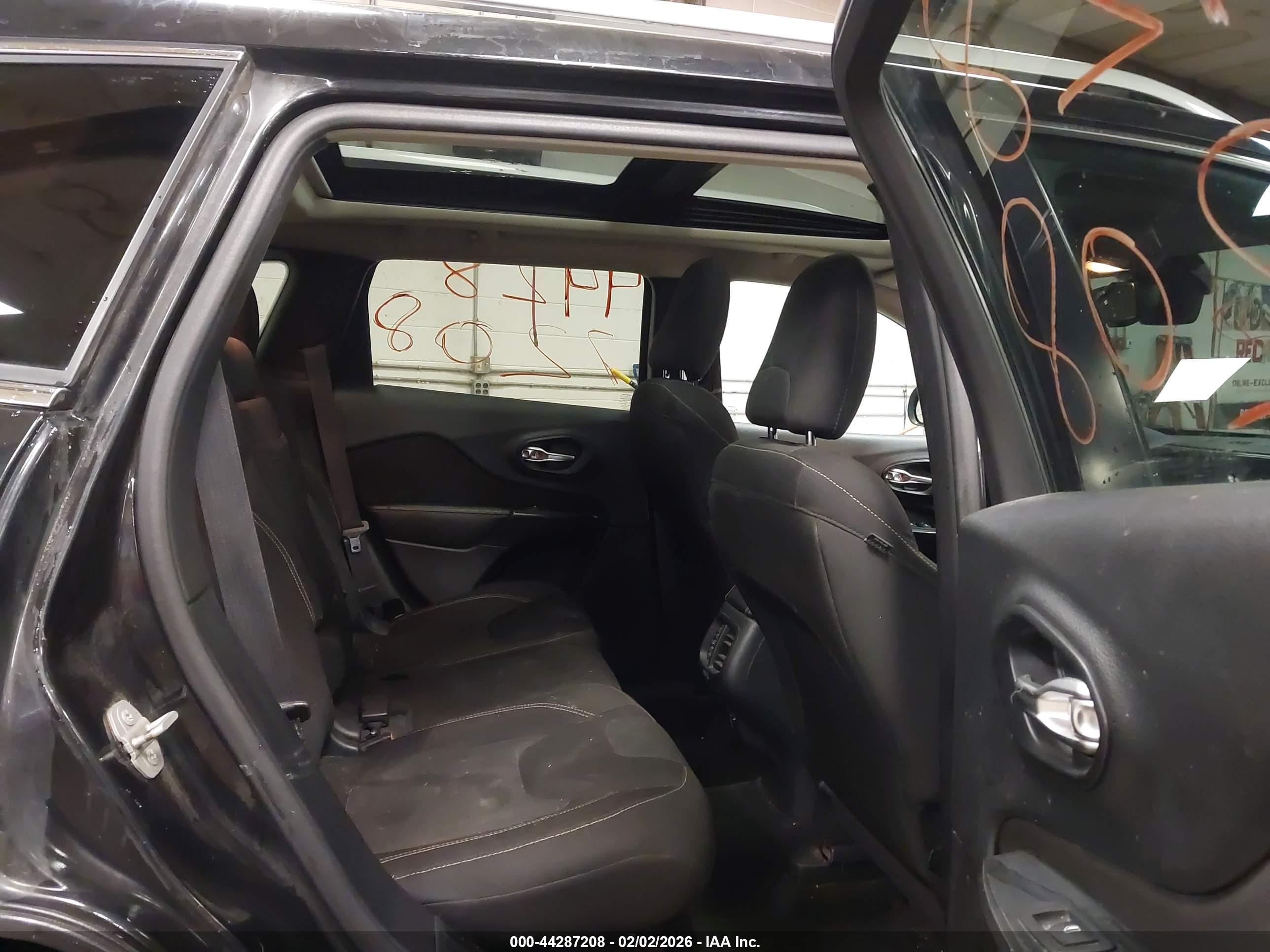 JEEP CHEROKEE image 8