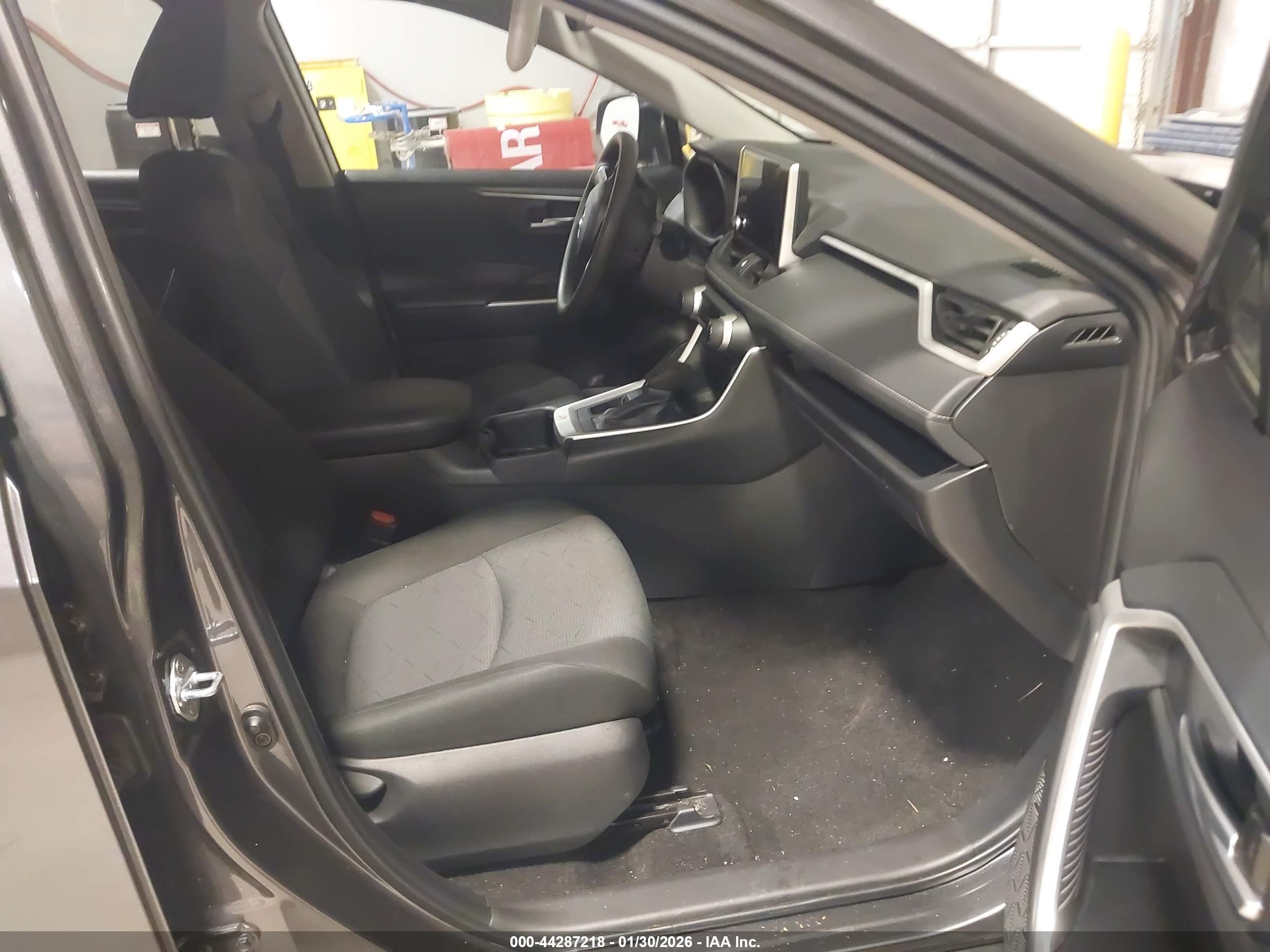 TOYOTA RAV4 image 5
