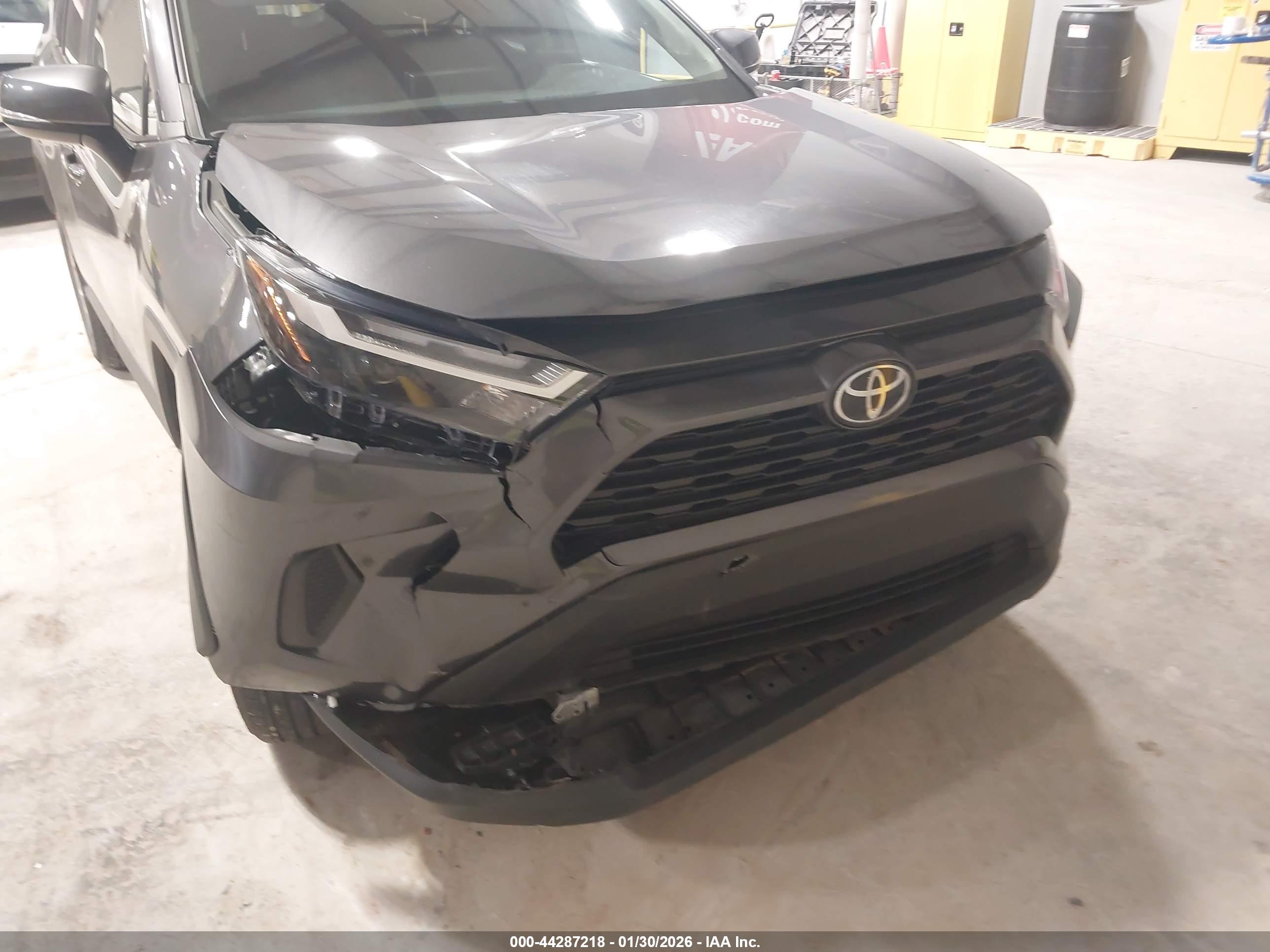 TOYOTA RAV4 image 6