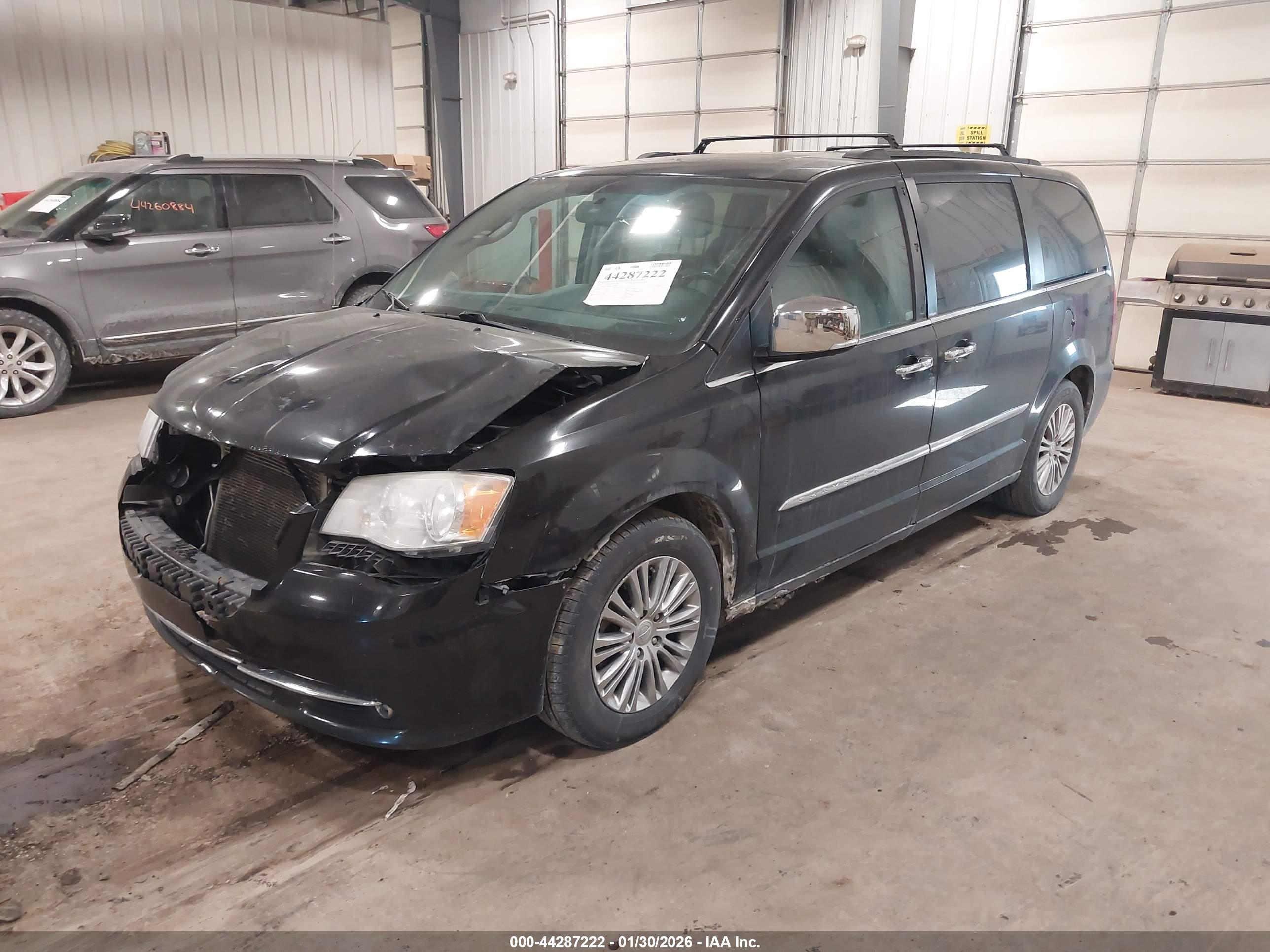 CHRYSLER TOWN image 2