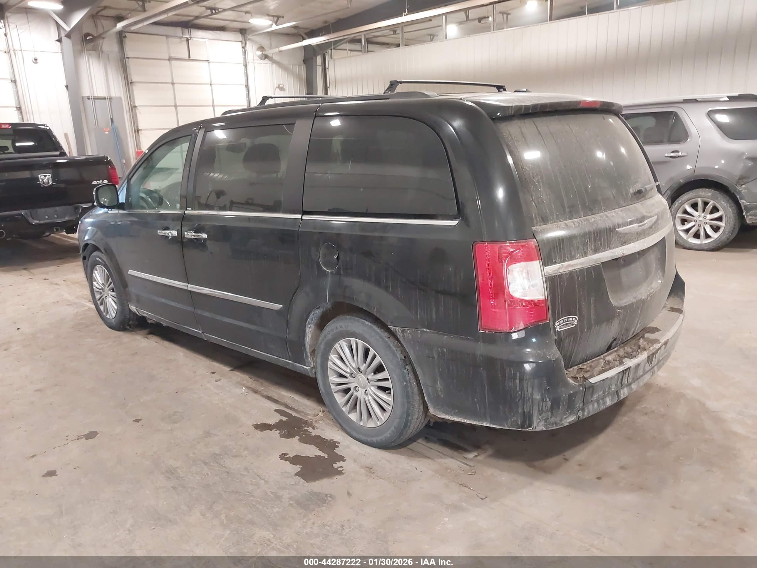 CHRYSLER TOWN image 3