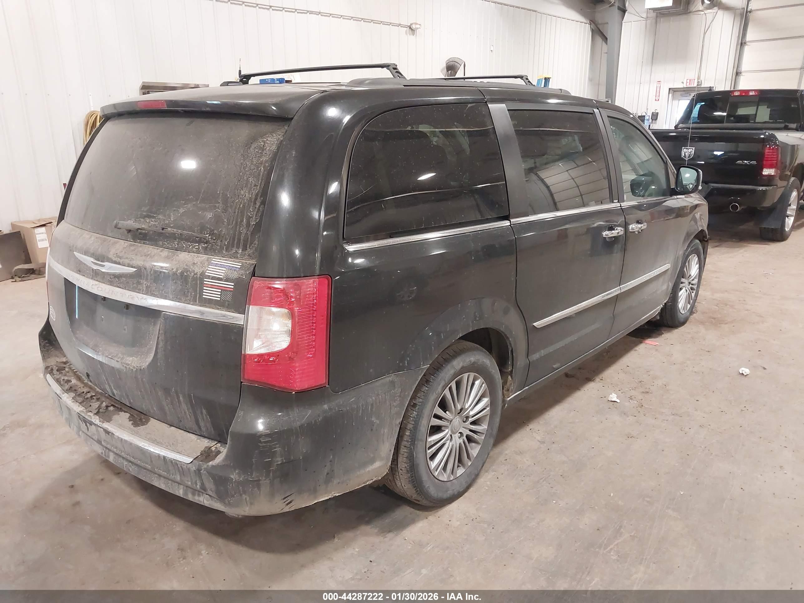 CHRYSLER TOWN image 4