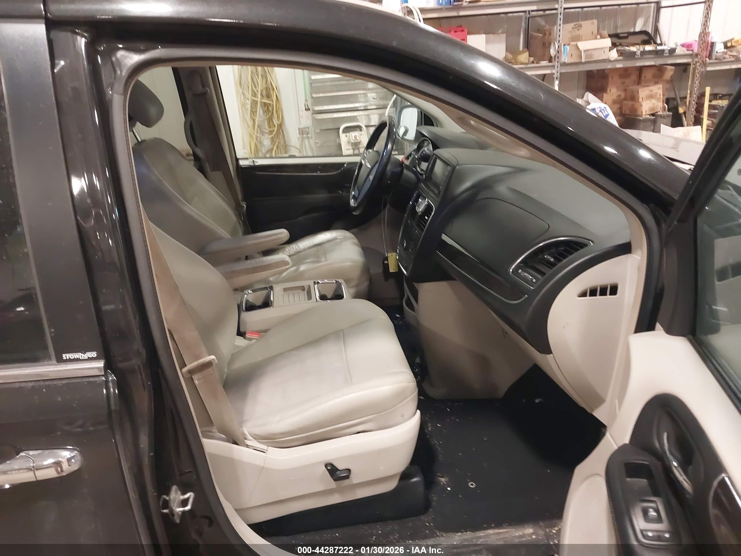 CHRYSLER TOWN image 5