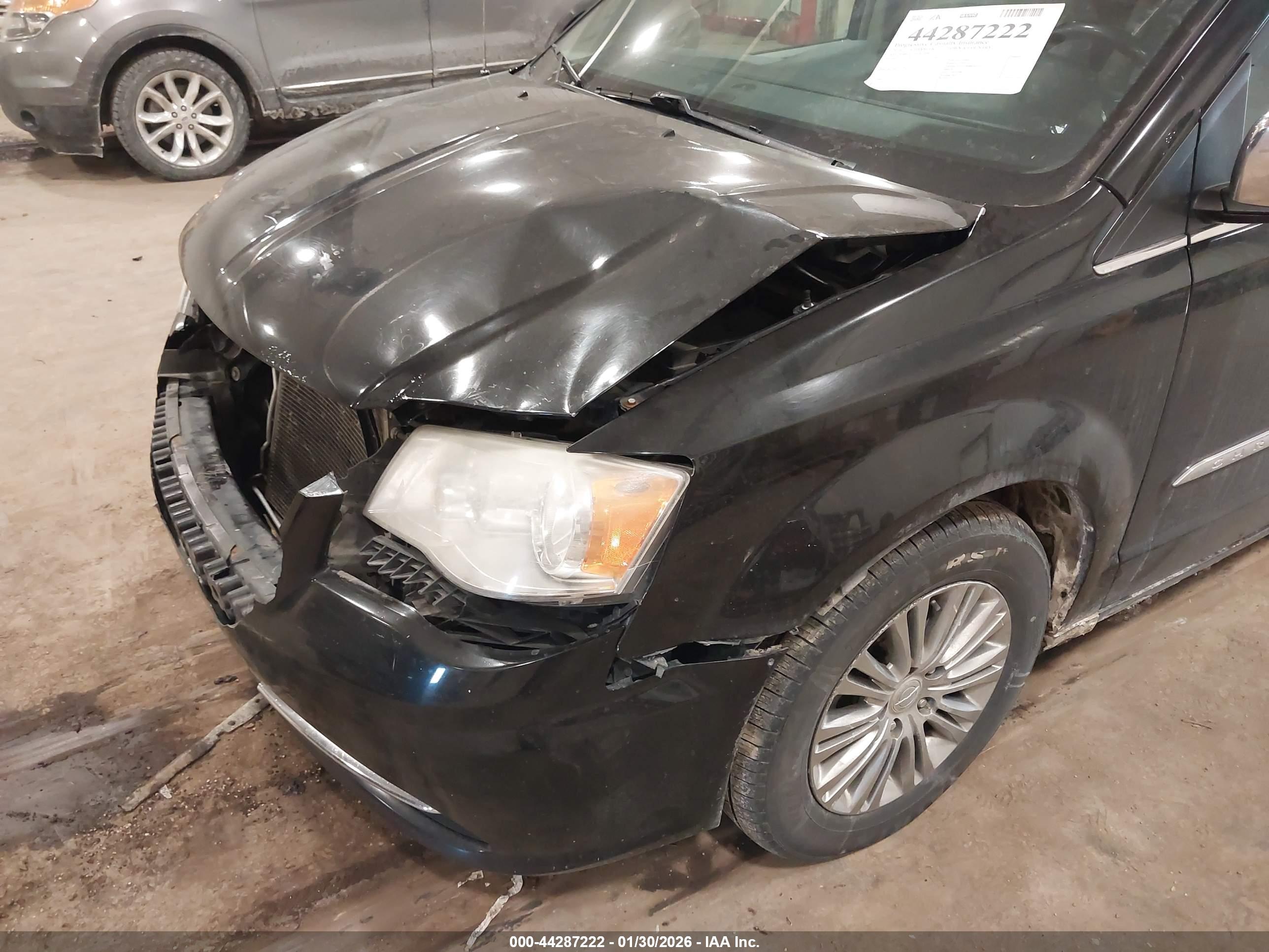 CHRYSLER TOWN image 6