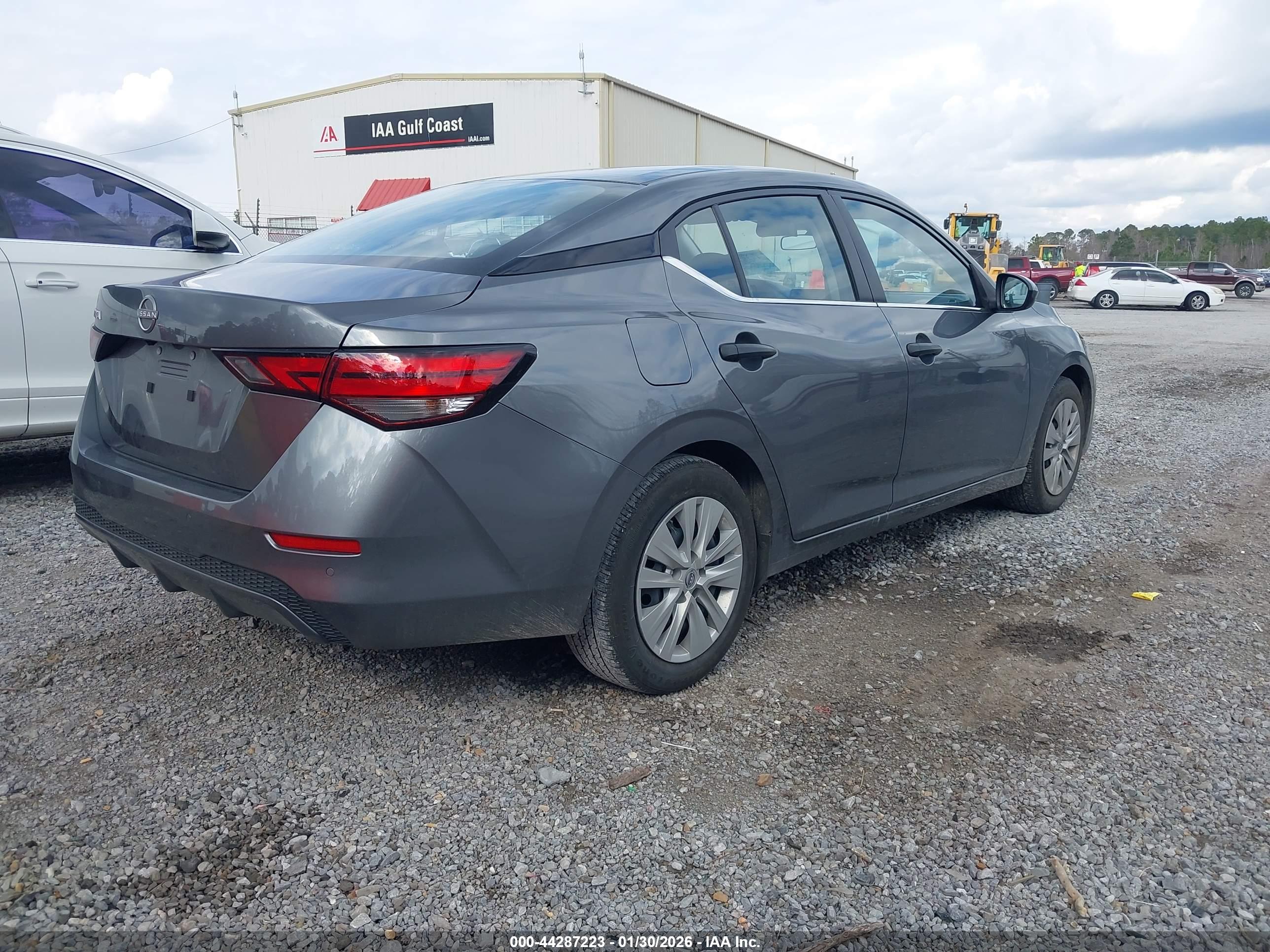 NISSAN SENTRA image 4