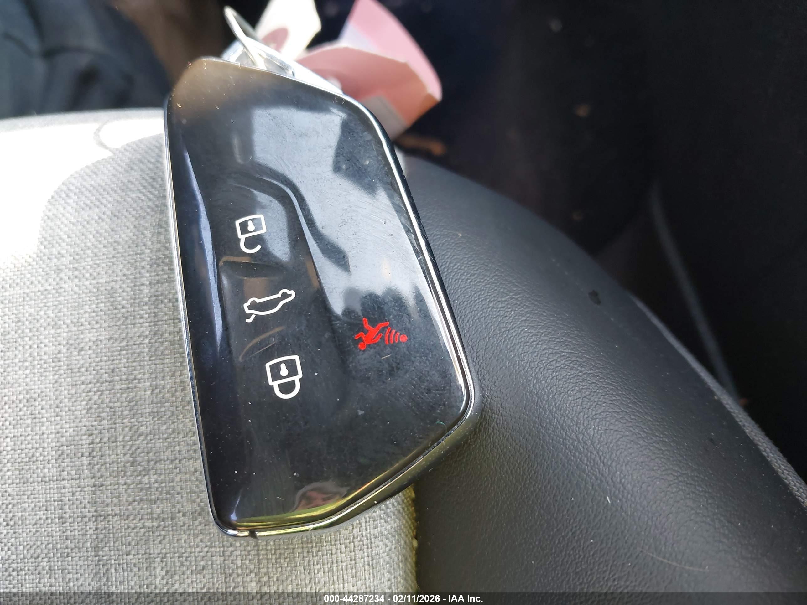 VOLKSWAGEN ID.4 image 11