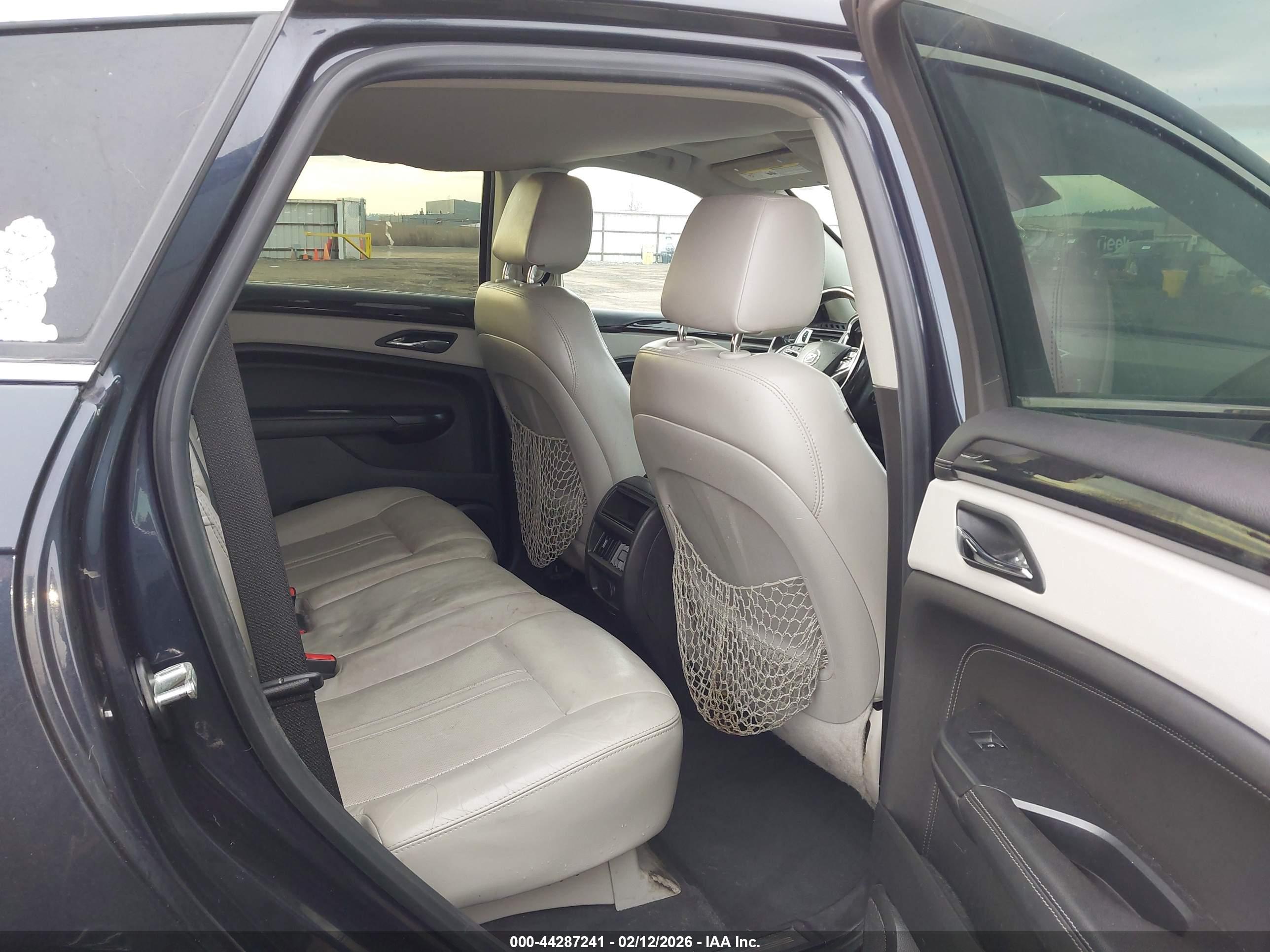 CADILLAC SRX image 8