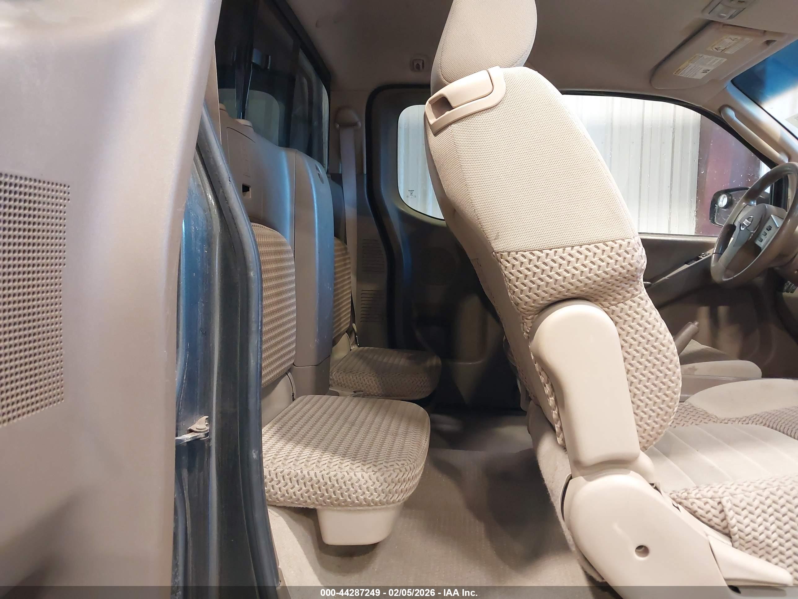 NISSAN FRONTIER image 8