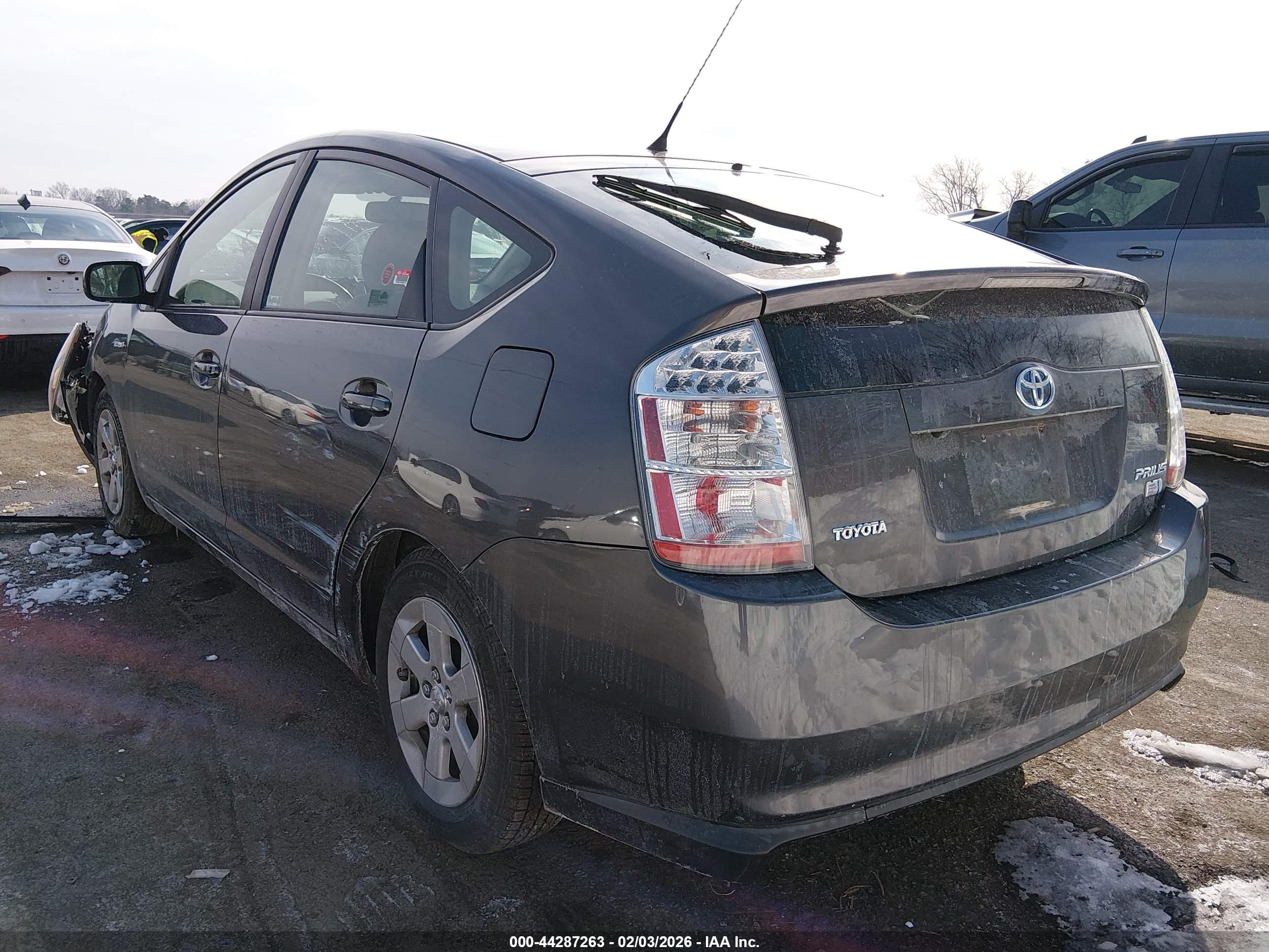TOYOTA PRIUS image 3