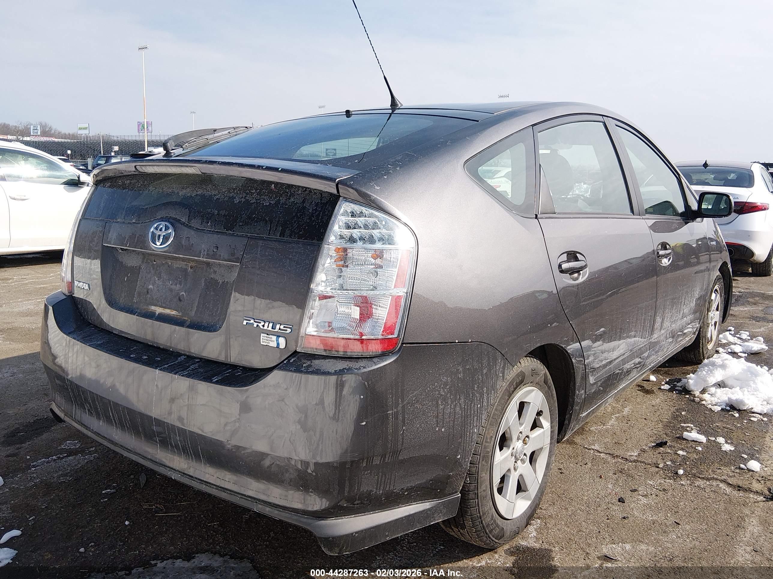 TOYOTA PRIUS image 4