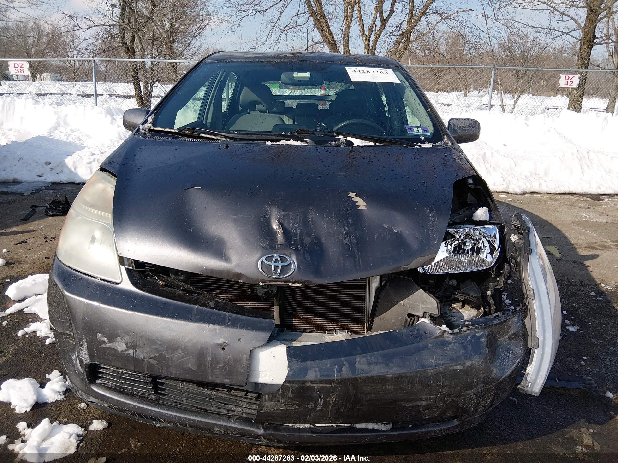TOYOTA PRIUS image 6