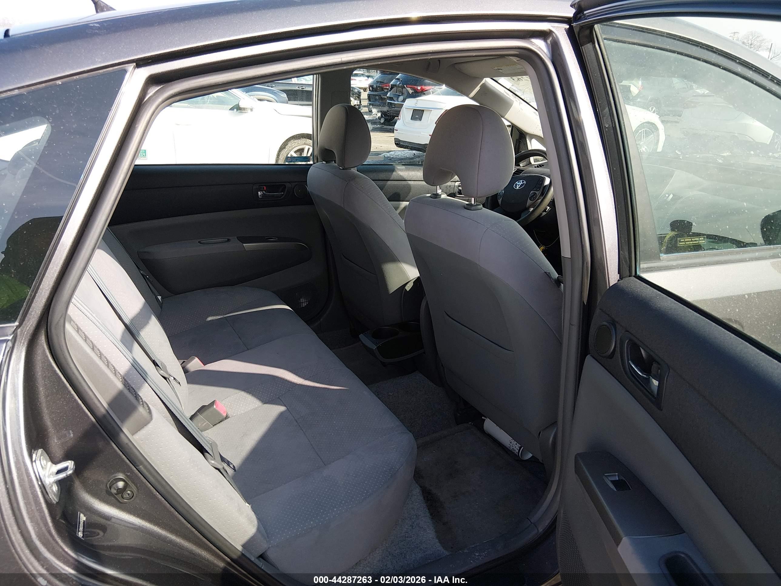 TOYOTA PRIUS image 8