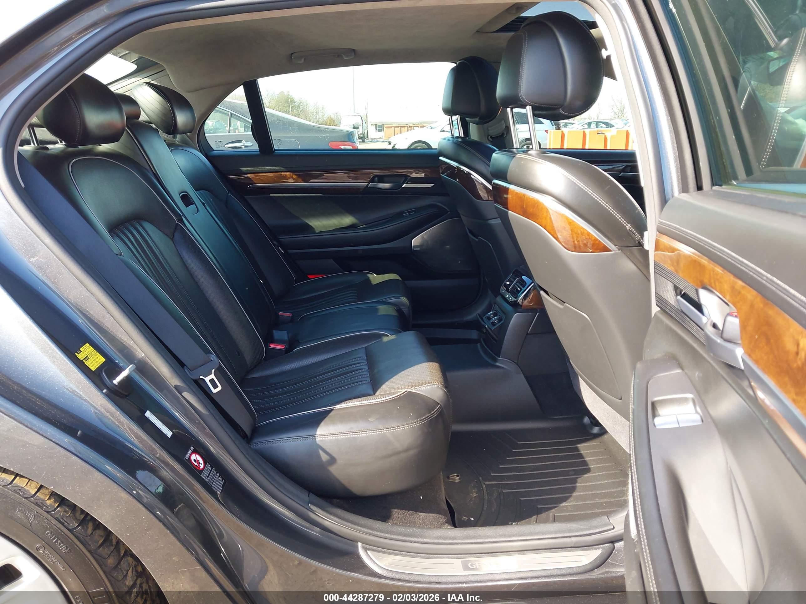 GENESIS G90 image 8