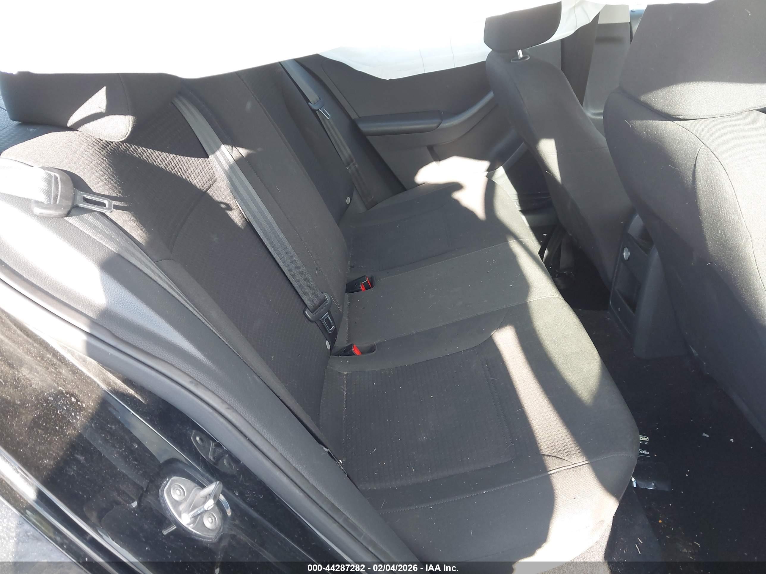 VOLKSWAGEN JETTA image 8