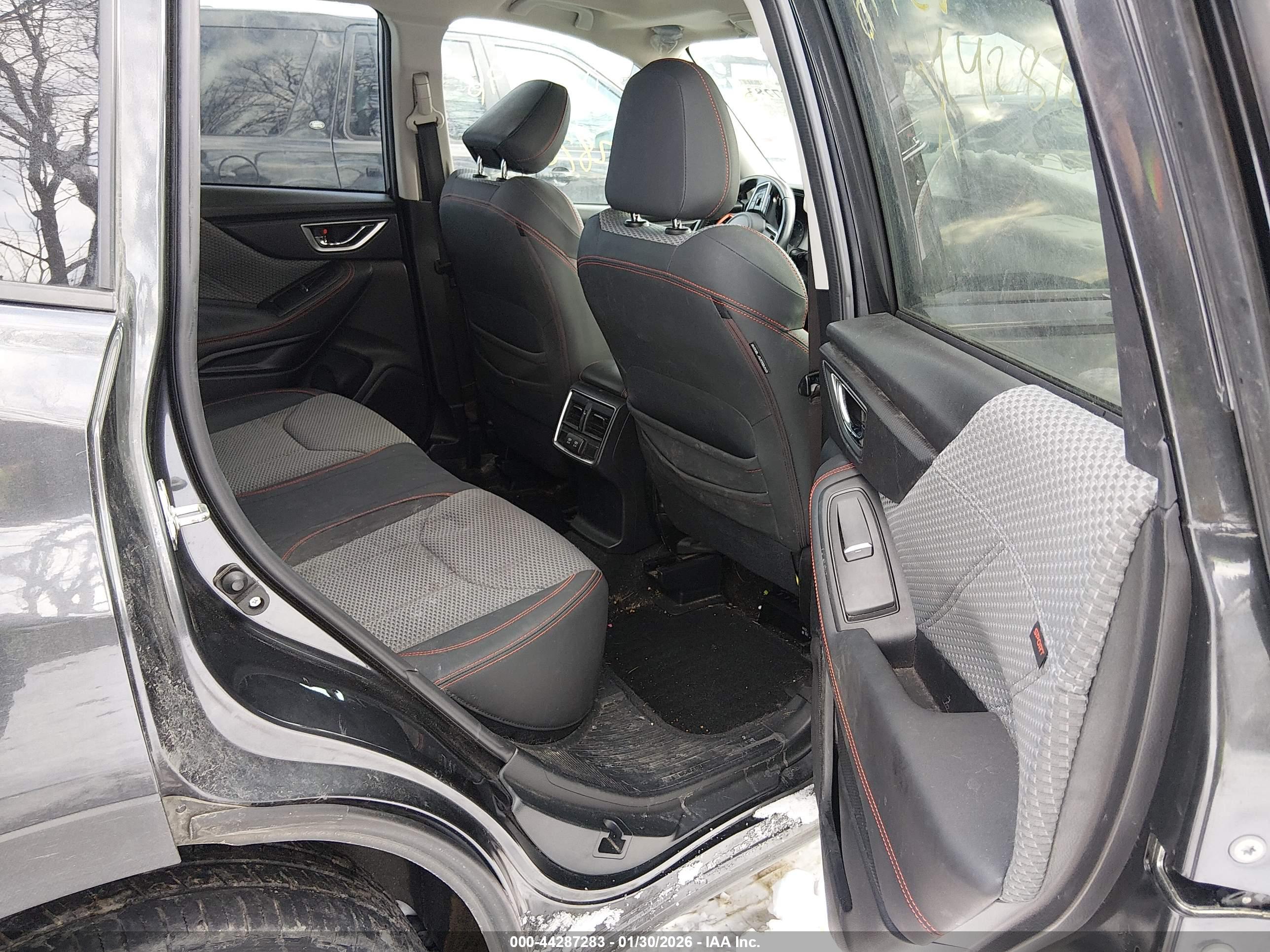 SUBARU FORESTER image 8