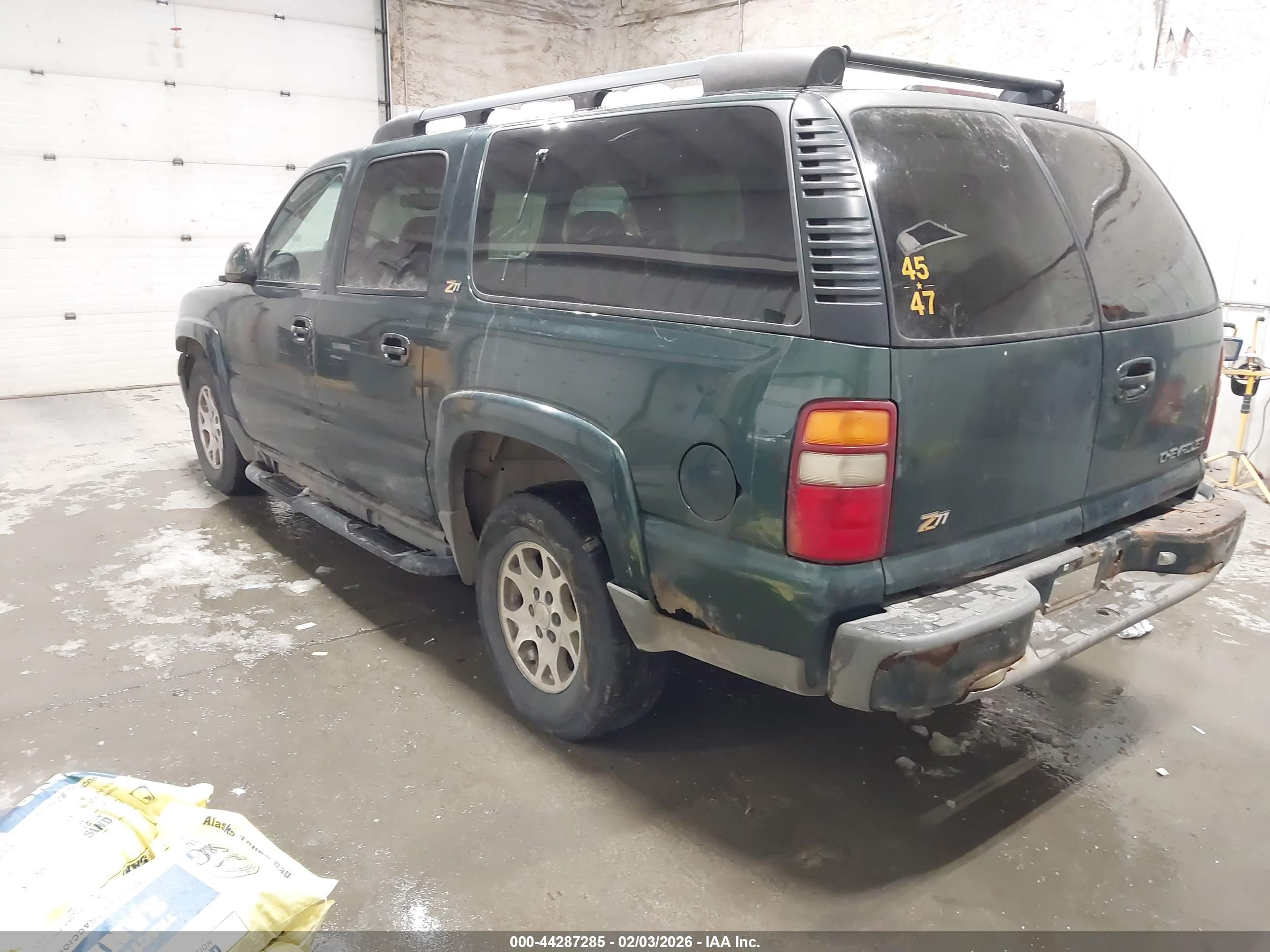 CHEVROLET SUBURBAN image 3