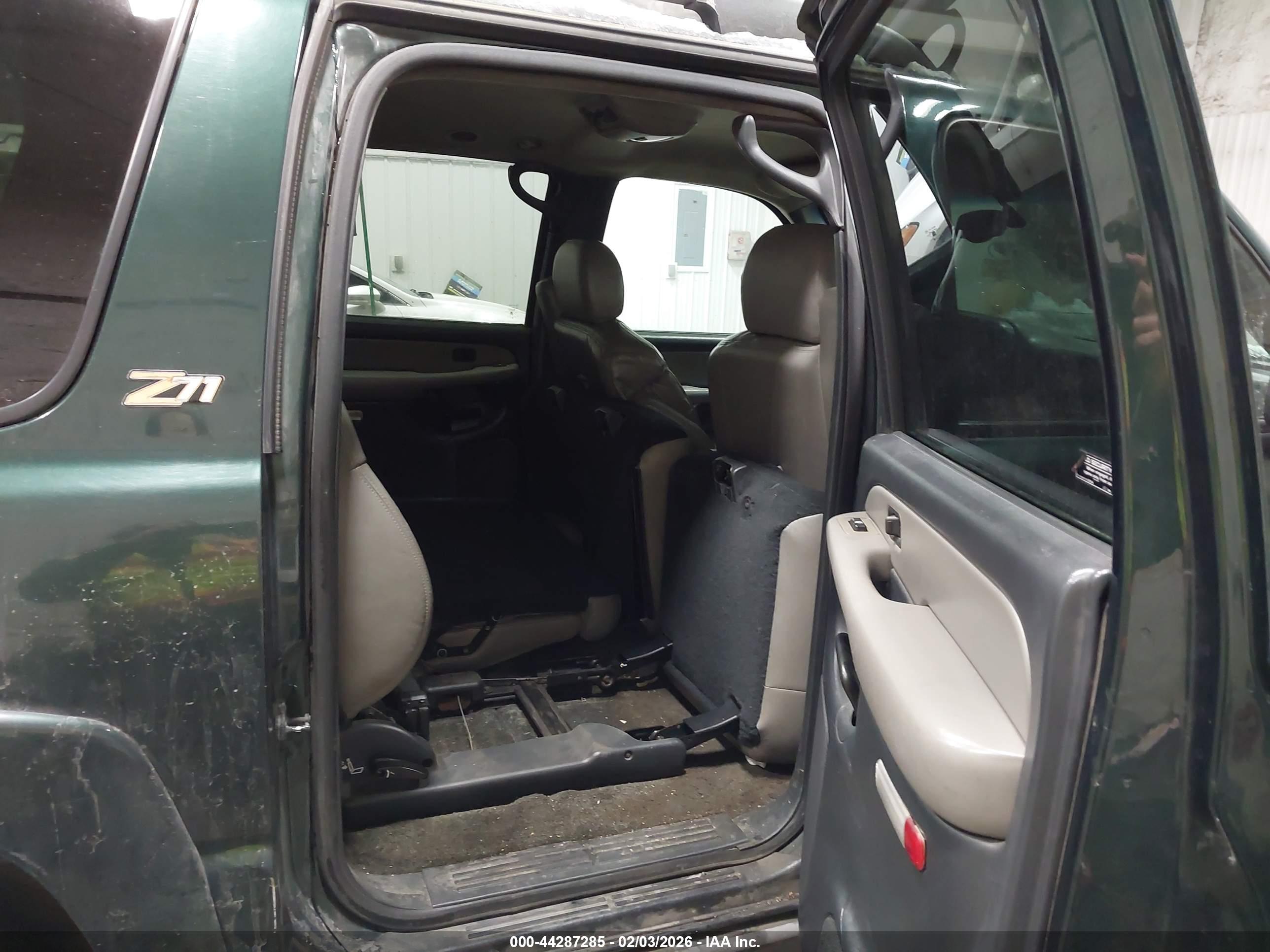 CHEVROLET SUBURBAN image 8